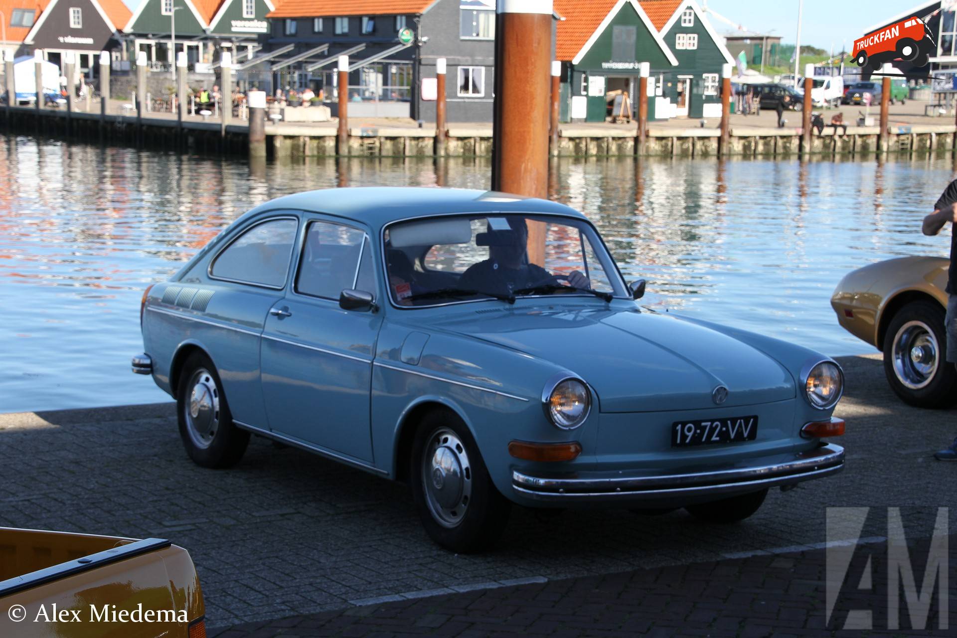 Meet and Greet Oldtimers Texel met Volkswagen 311 fastback