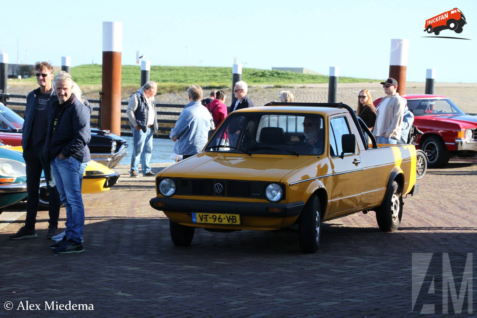Oldtimer Volkswagen Caddy bij Meet and Greet Texel