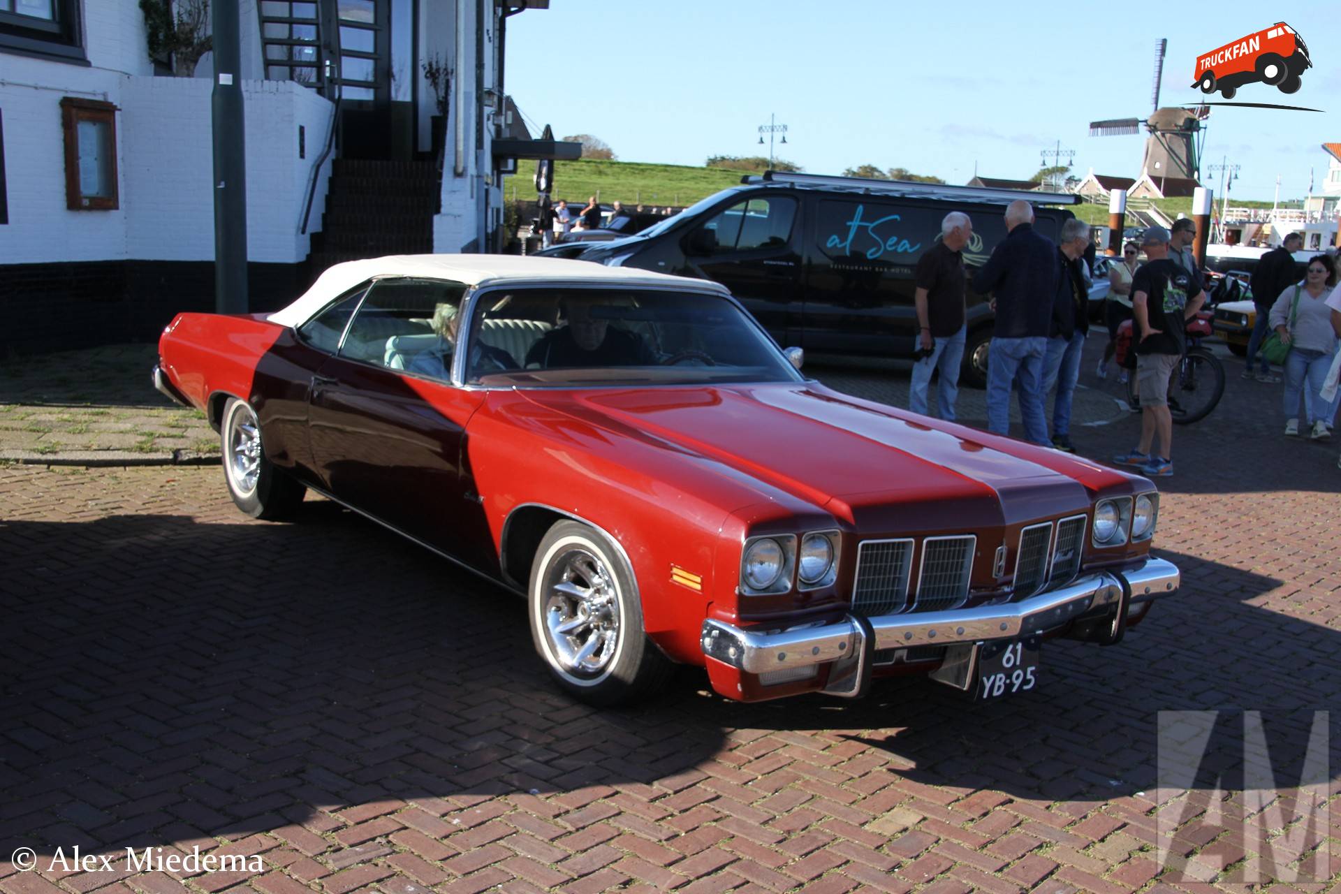 Oldsmobile Delta 88 1975 in haven Oudeschild