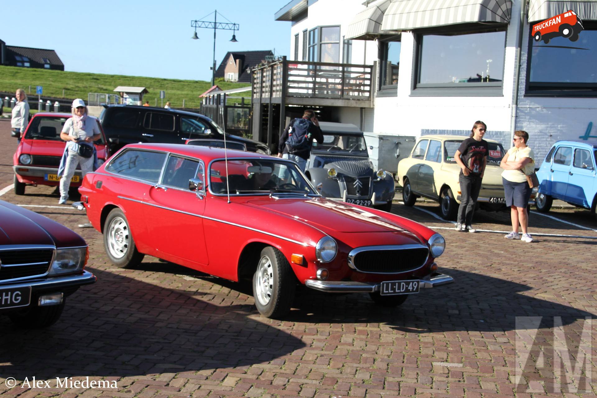 Volvo P1800 ES Overdrive 1973 in haven Oudeschild