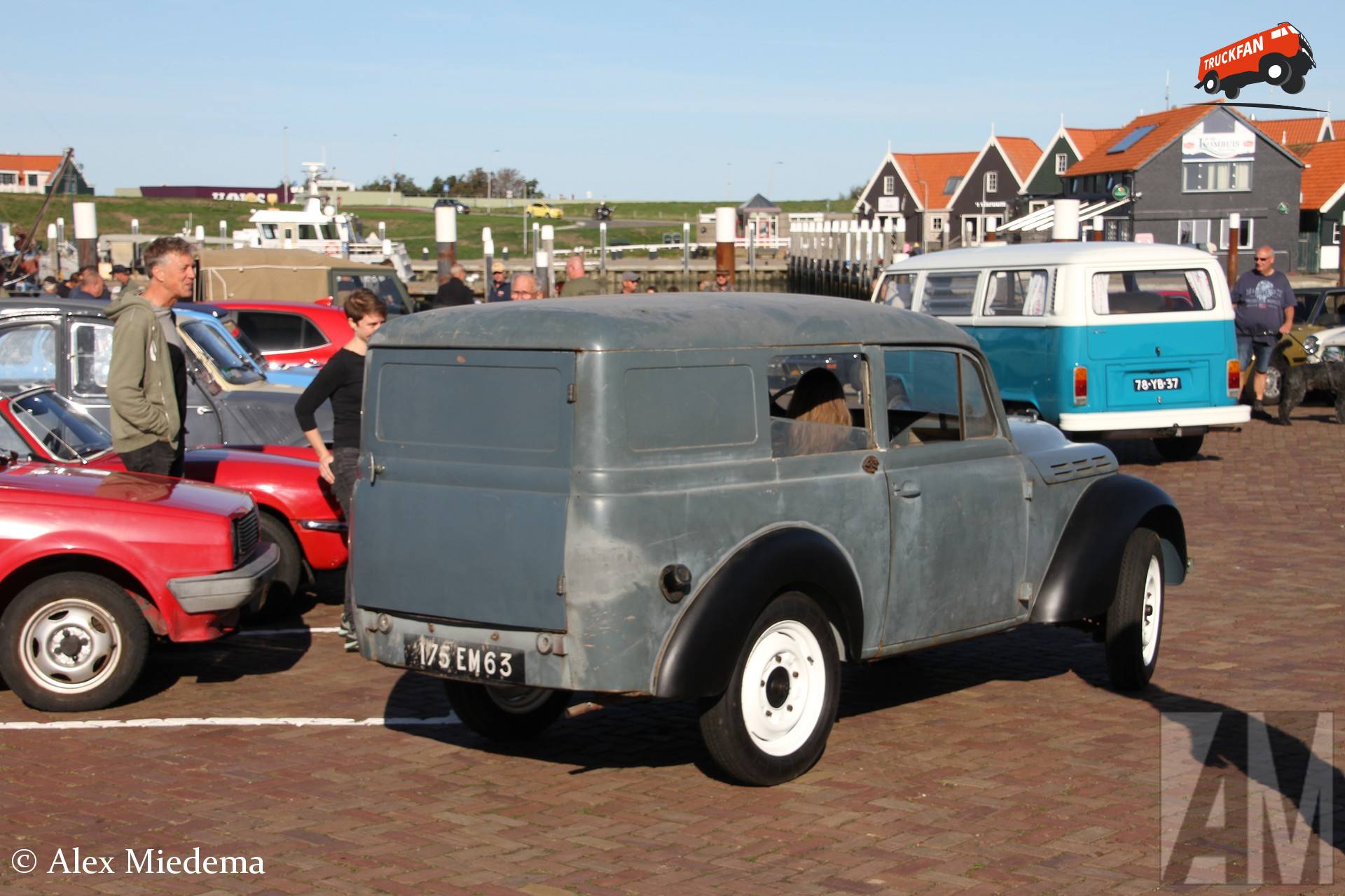 Renault Juvaquattre Dauphinoise in haven Oudeschild