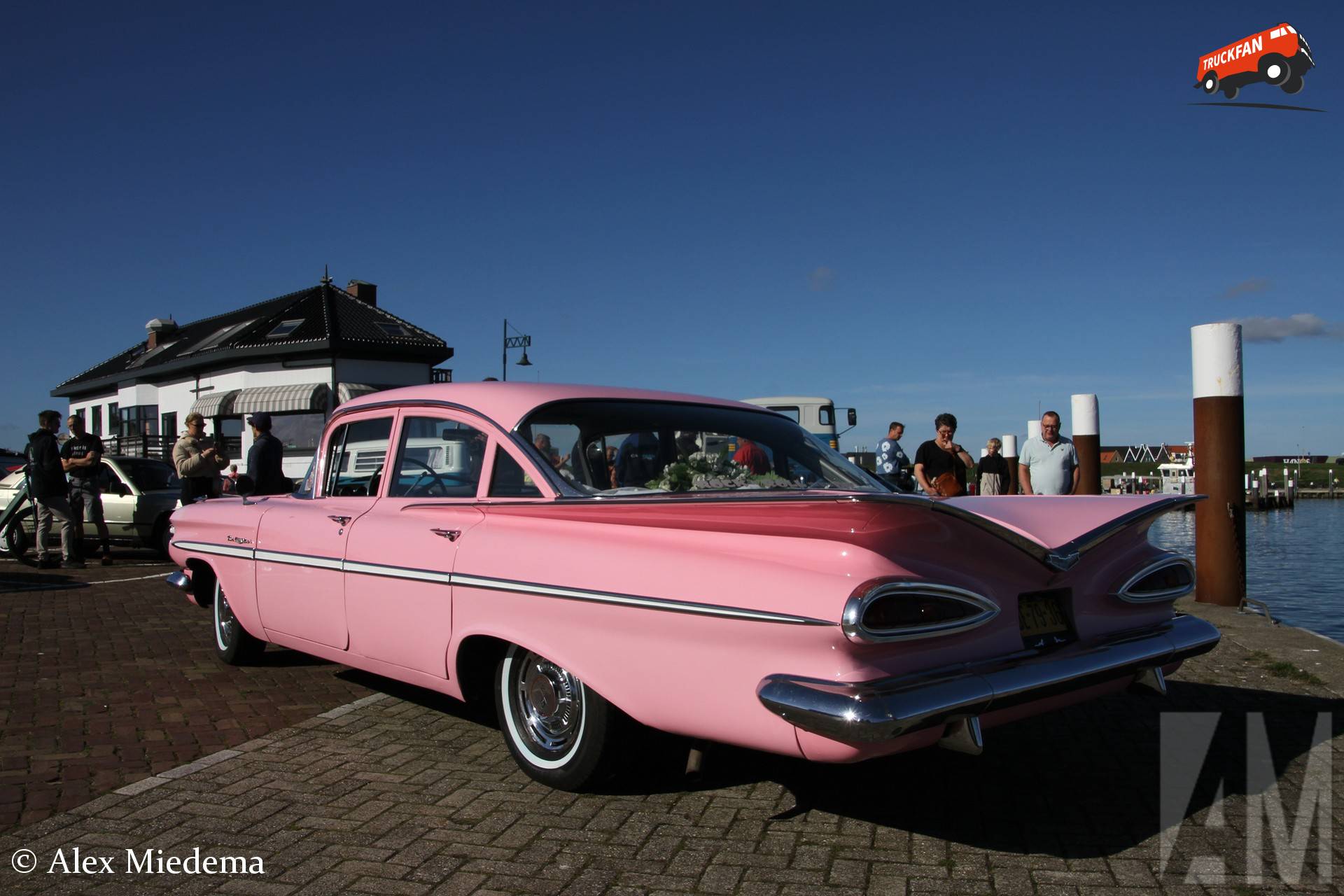 Chevrolet Bel Air uit 1959 in haven Oudeschild
