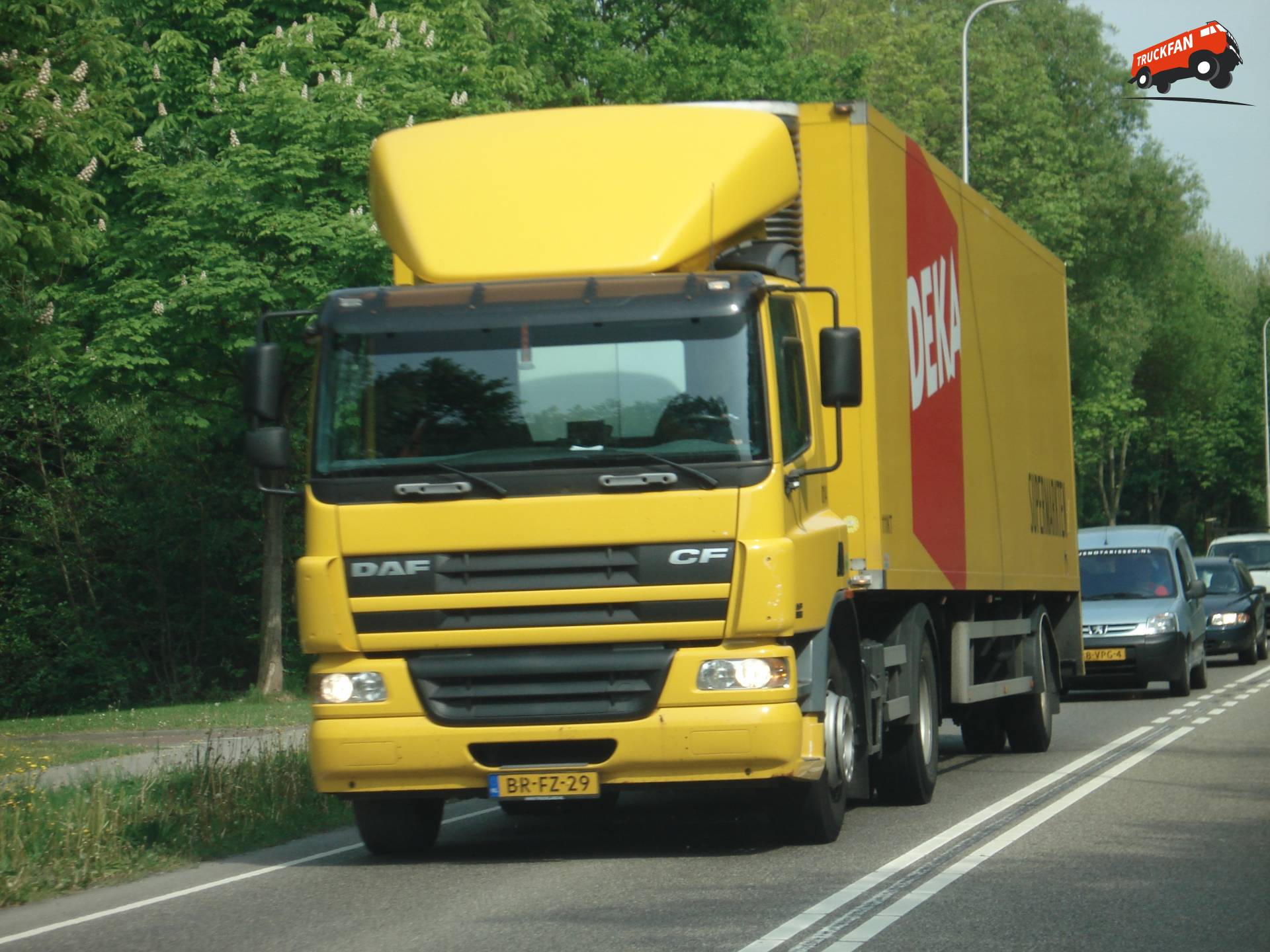 DAF CF75 vrachtwagen van Deka
