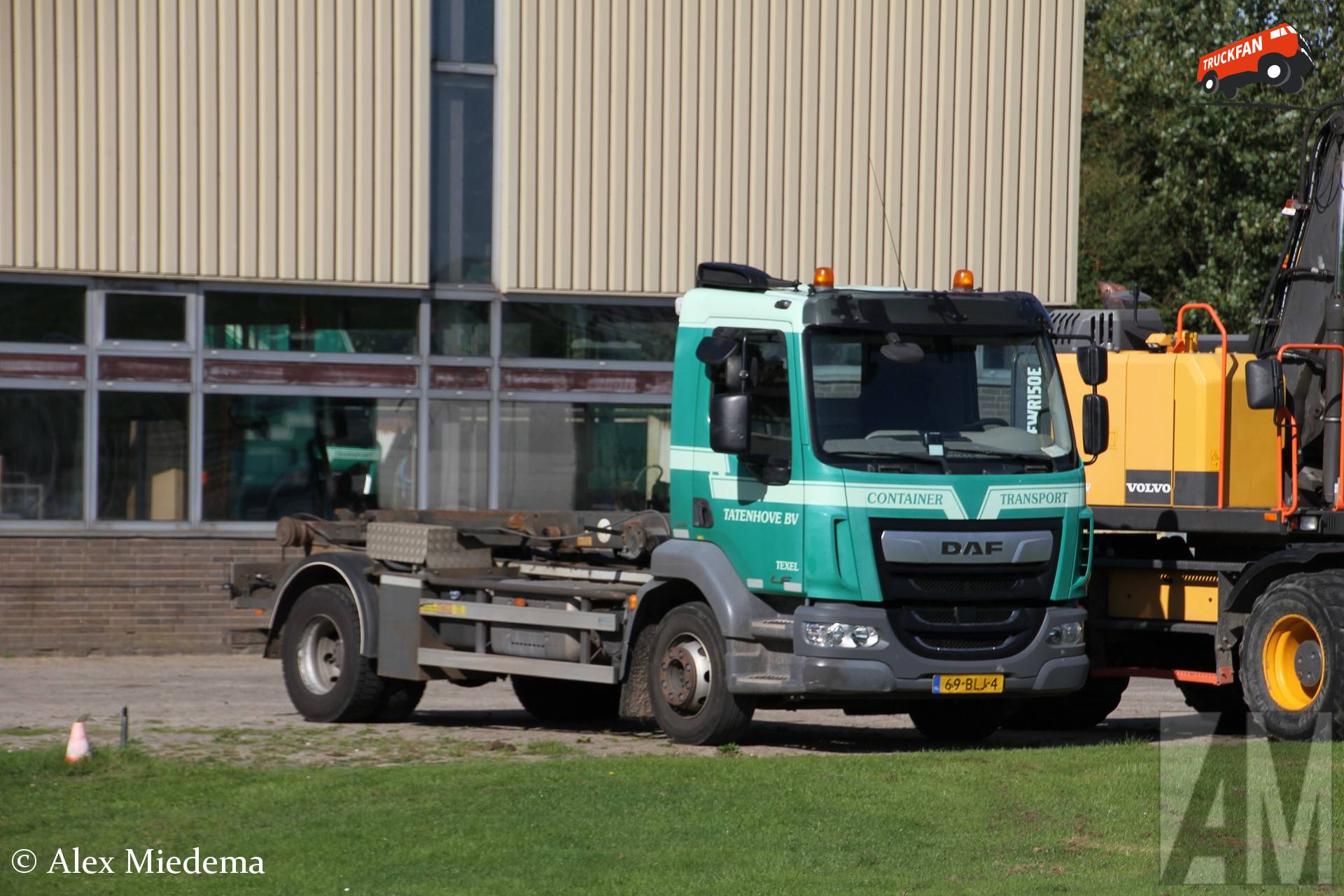 DAF LF Euro 6 vrachtwagen in Oudeschild