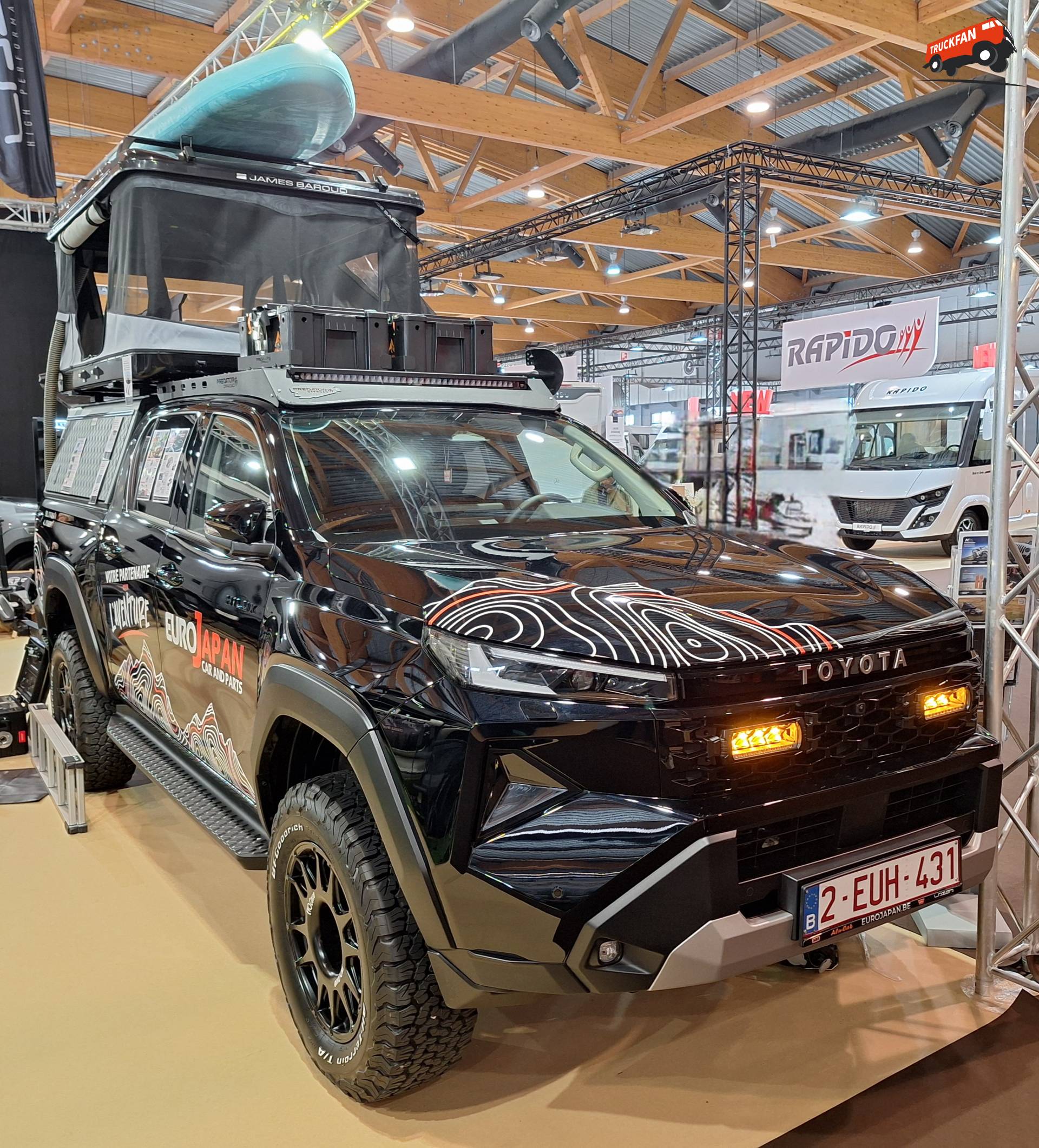 Toyota Hilux met camperopbouw op Mobicar beurs