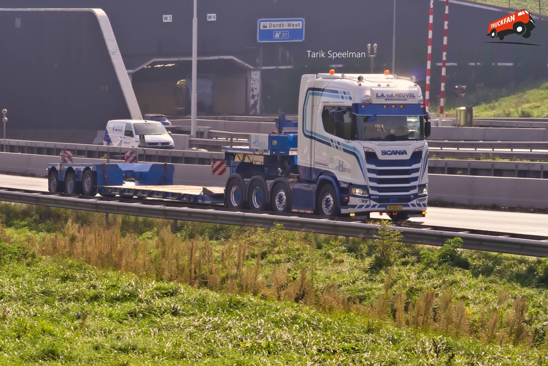 Scania 660S vrachtwagen 14-BXX-2 op A16