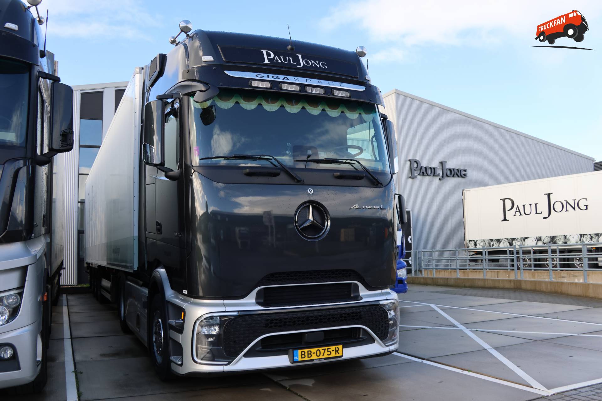 Mercedes-Benz Actros L ProCabin truck by Paul Jong