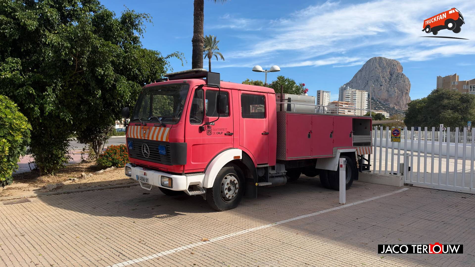 Mercedes-Benz NG 1222/LF bij politiebureau in Calpe