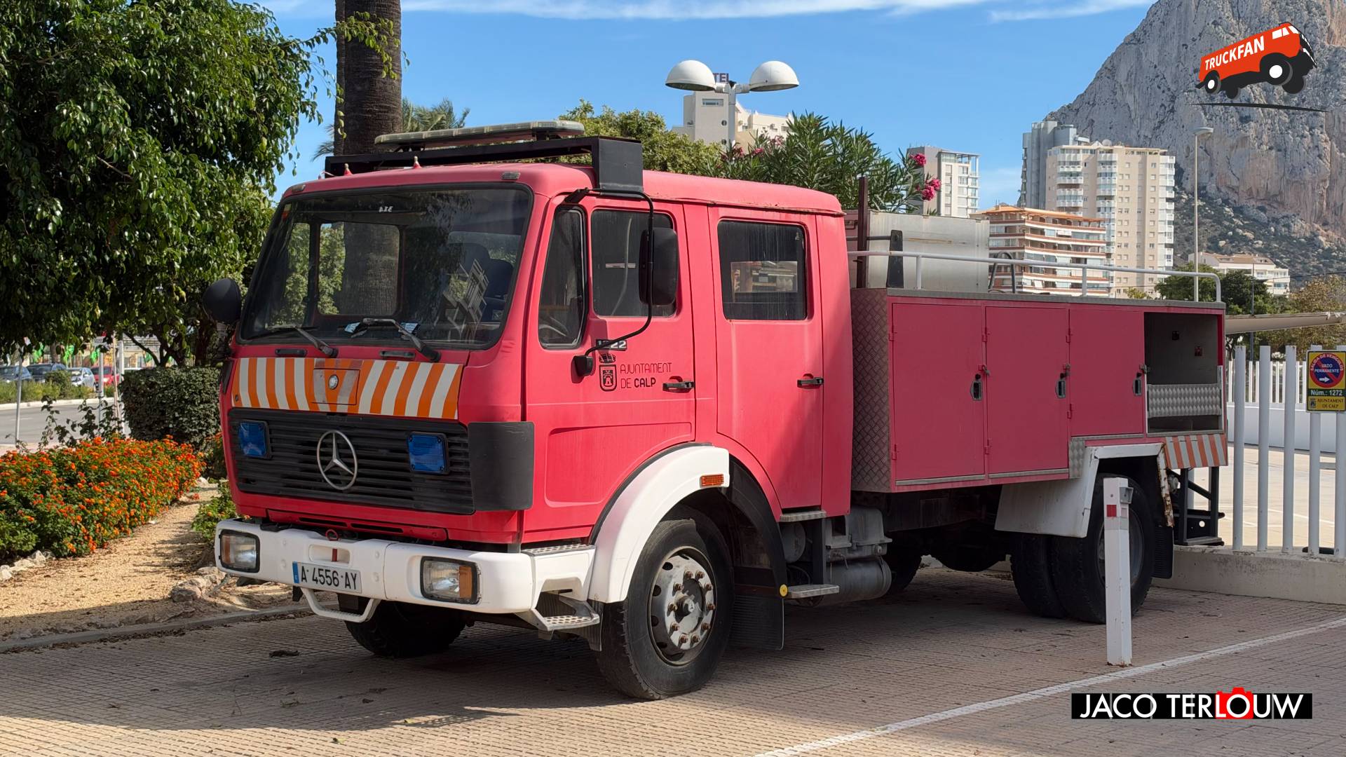 Mercedes-Benz NG 1222/LF bij politiebureau in Calpe