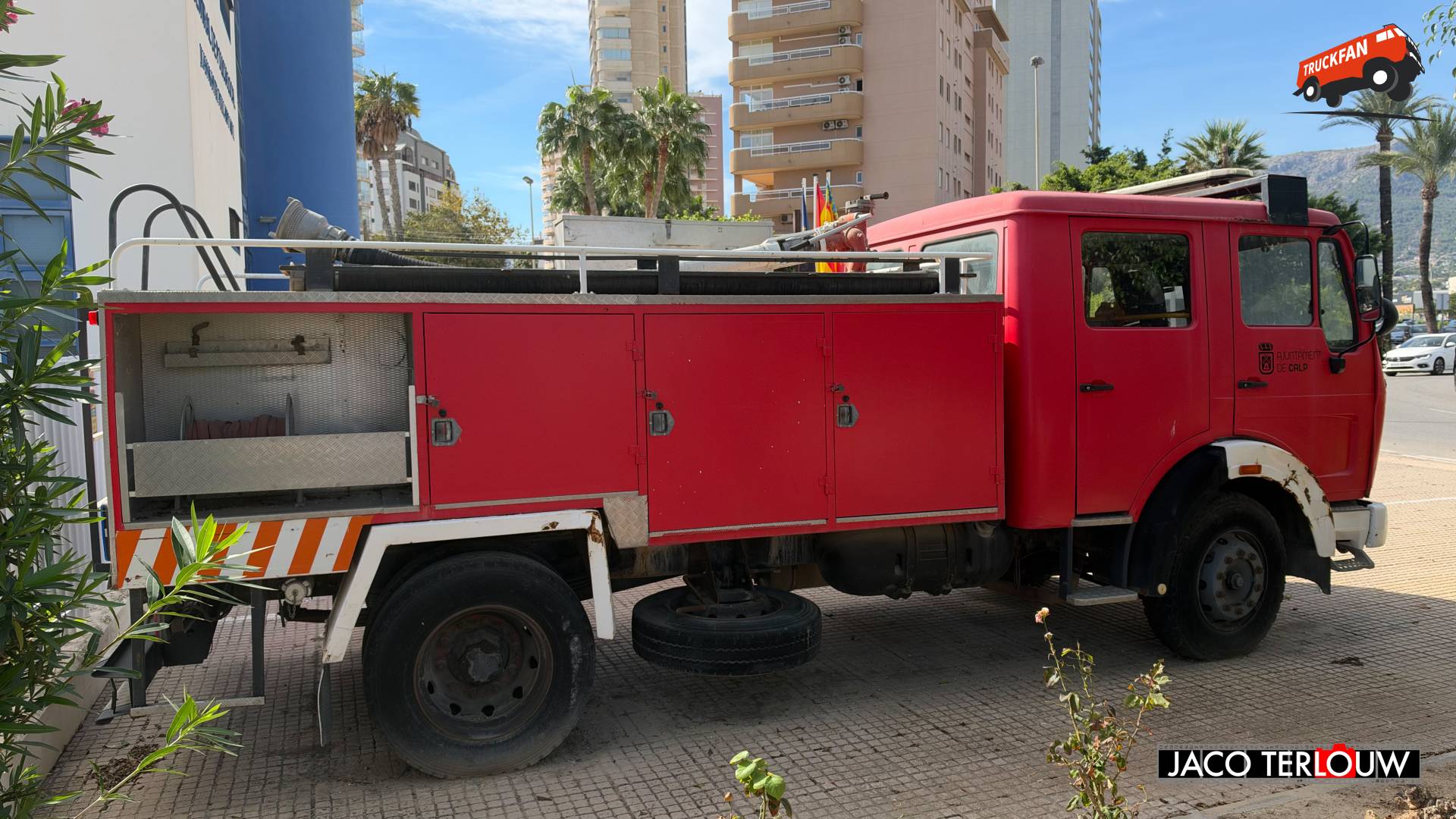 Mercedes-Benz NG 1222/LF bij politiebureau in Calpe