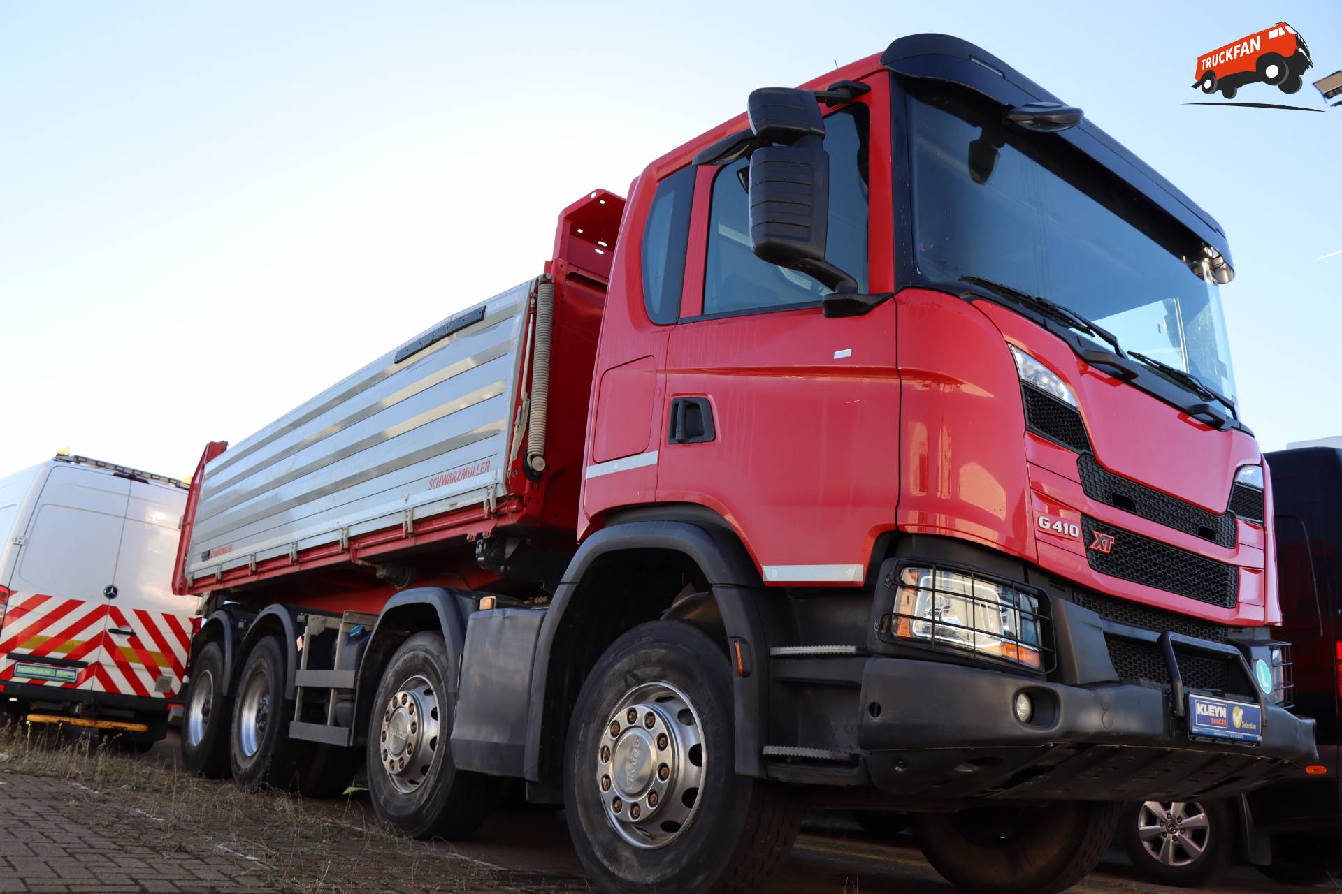 Scania G410 XT met Schwarzmüller kipper