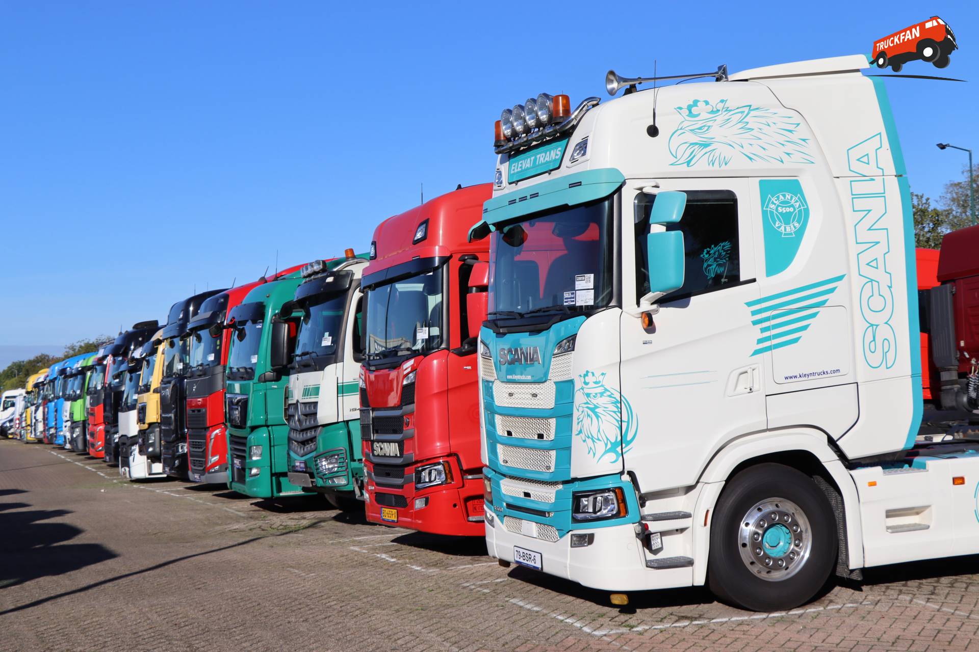 Diverse vrachtwagens bij Kleyn Trucks op 12 oktober 2026