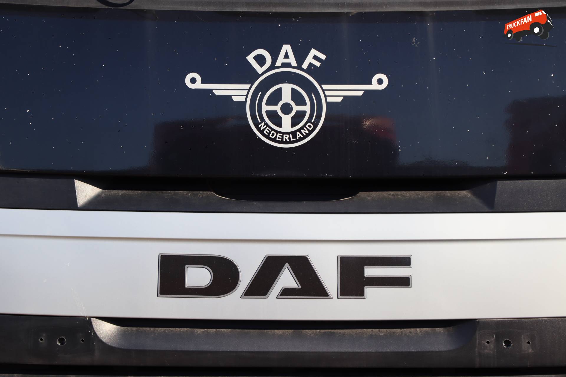DAF logo's in voorraad bij Kleyn Trucks