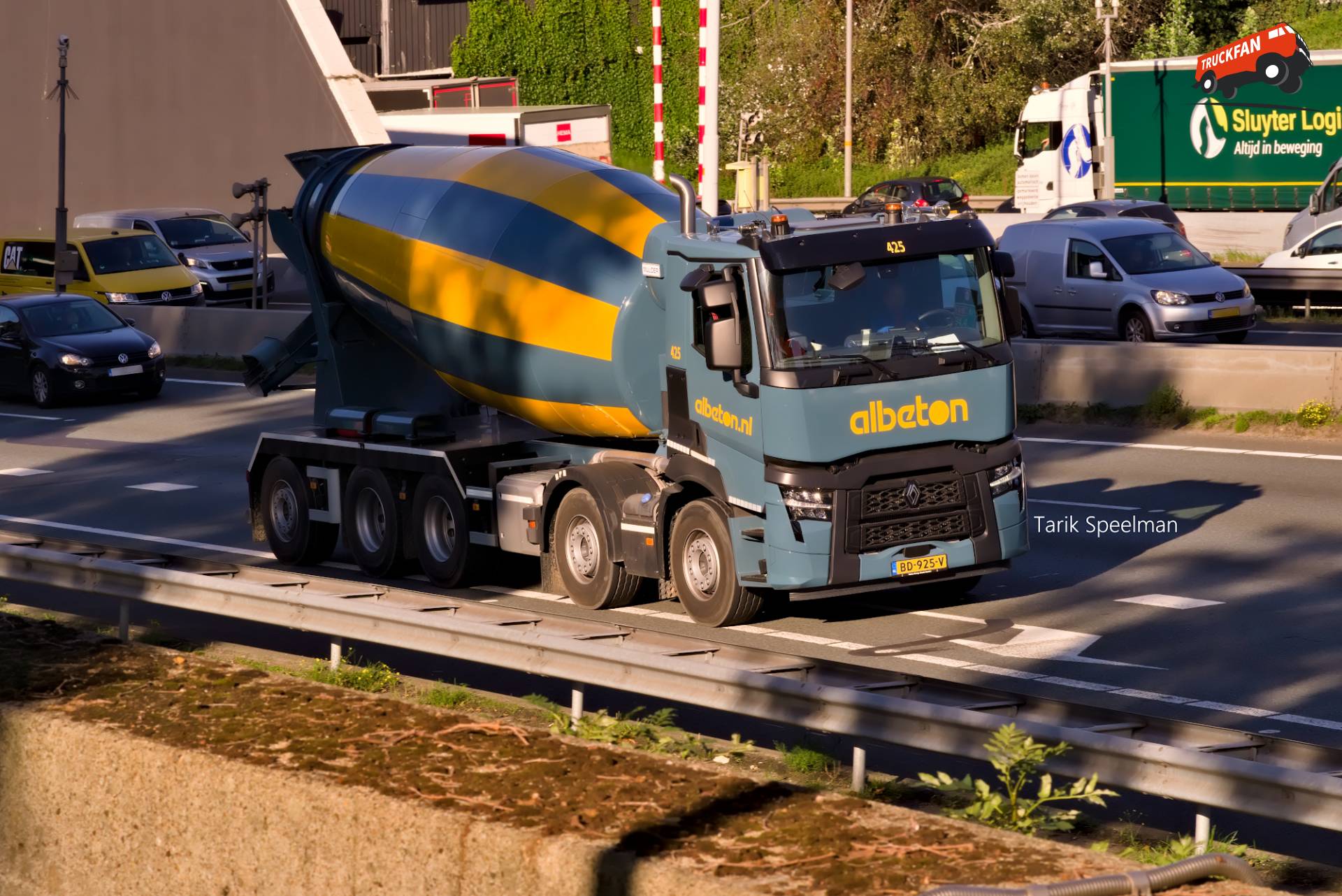 425, Renault C-serie mixer met kenteken BD-925-V