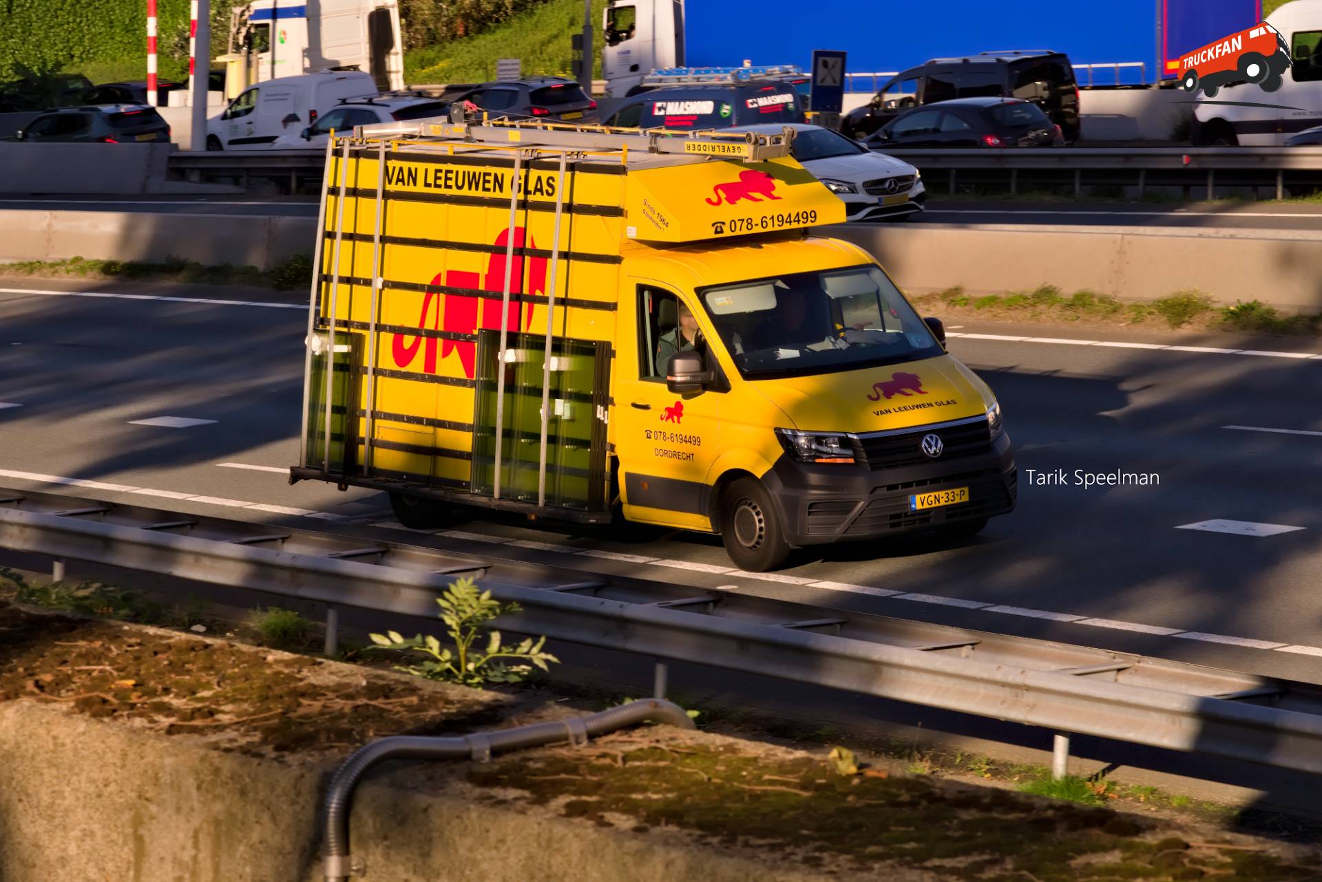 Volkswagen Crafter VGN-33-P Glastransport op A16
