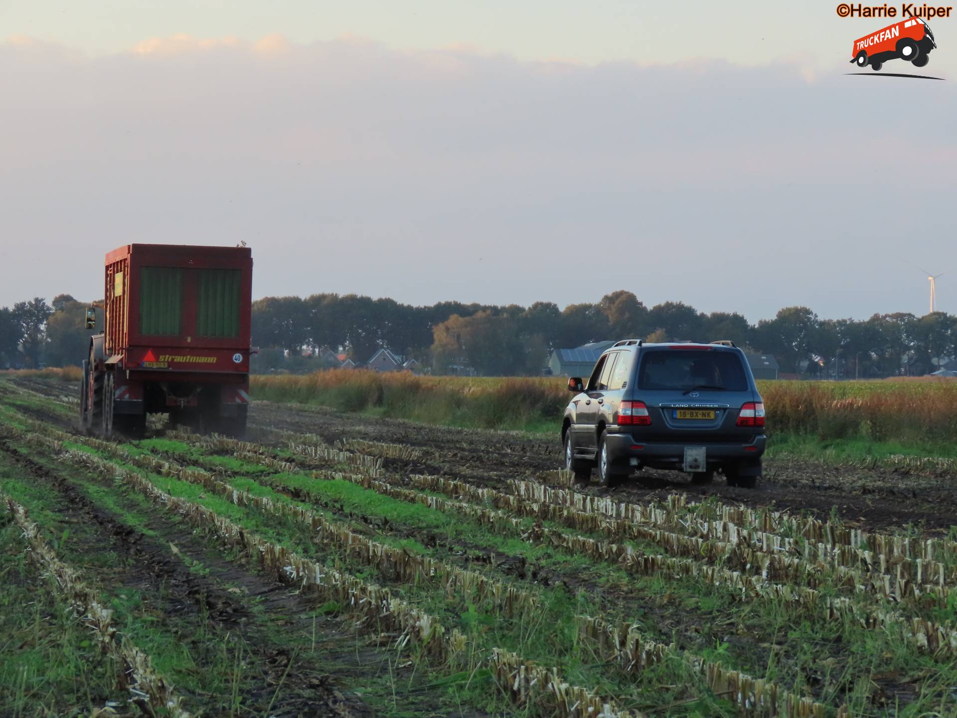 Toyota Landcruiser offroad in maisveld 5 Okt 2026