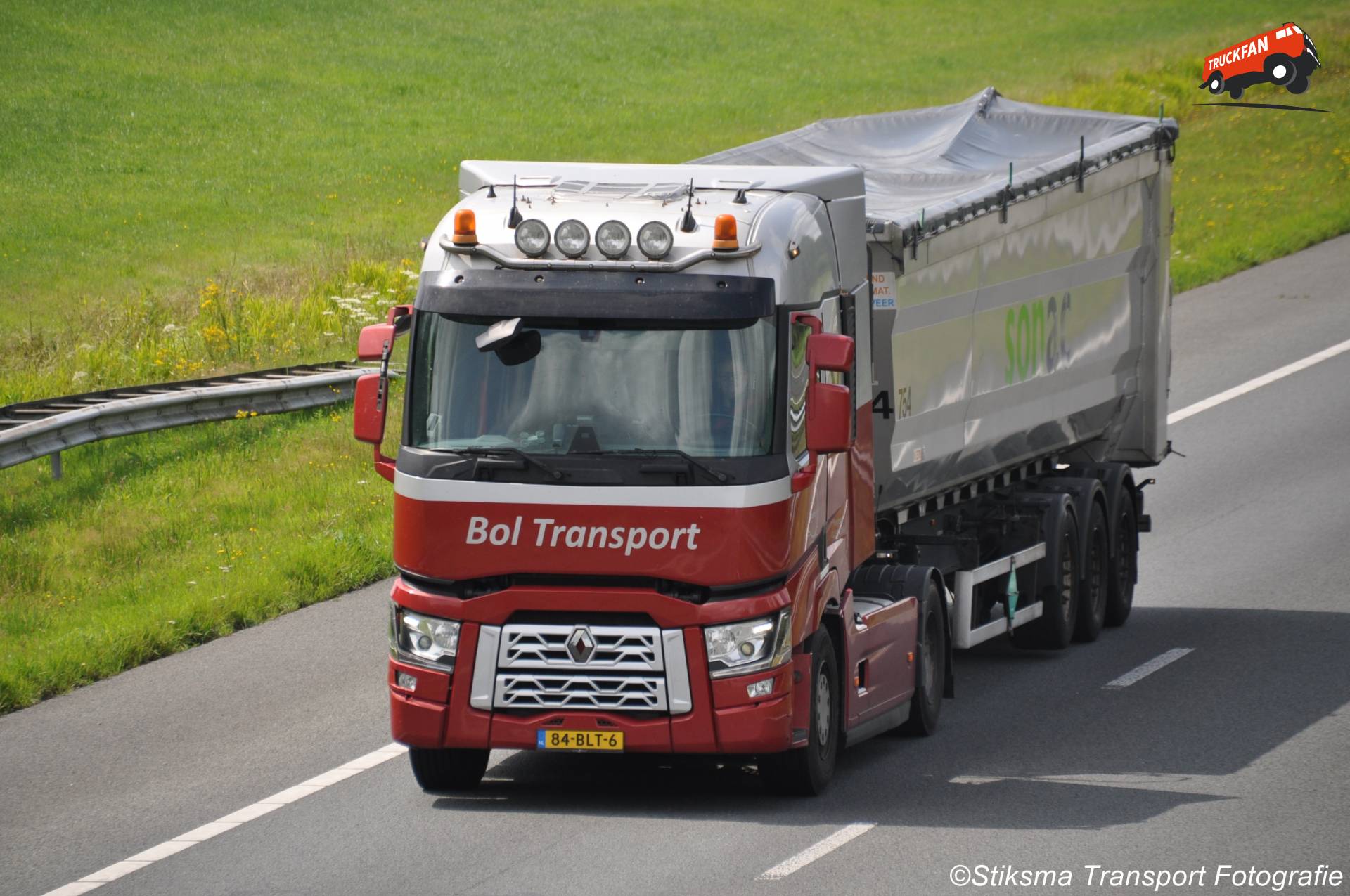 Renault T-serie truck van Bol Transport