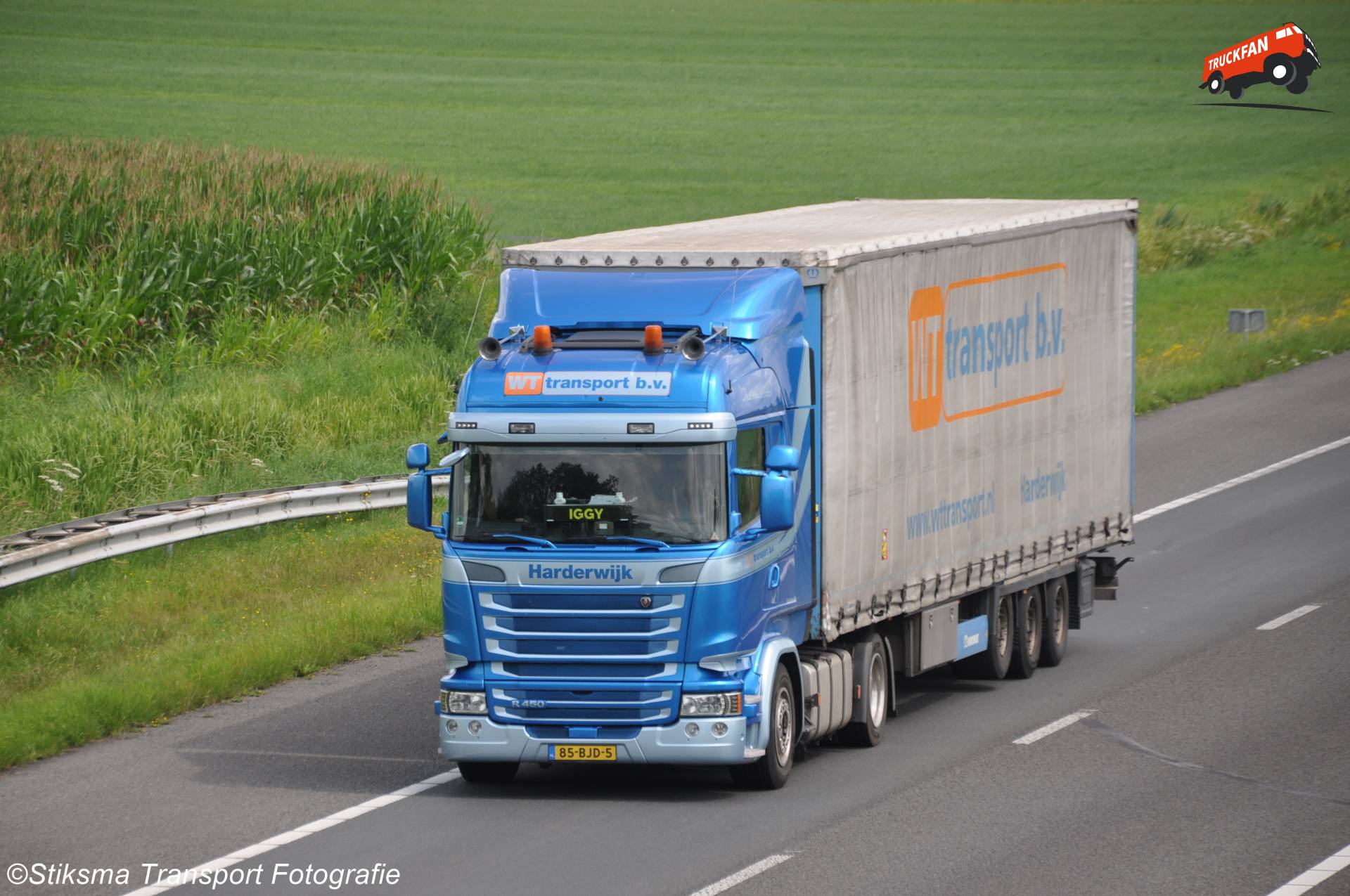 Scania R450 vrachtwagen van Wit Transport b.v.