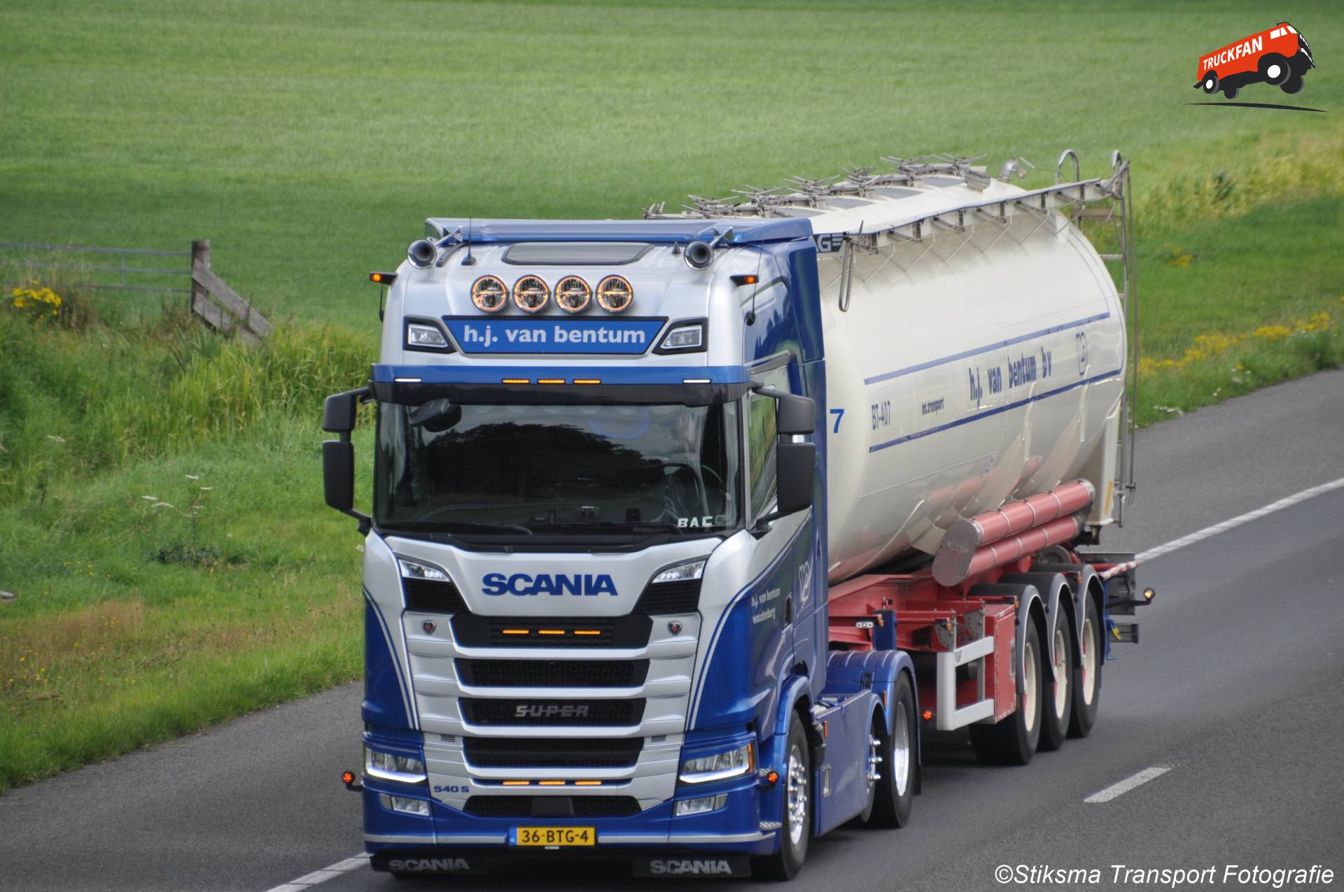 Scania S540 vrachtwagen van H.J. van Bentum
