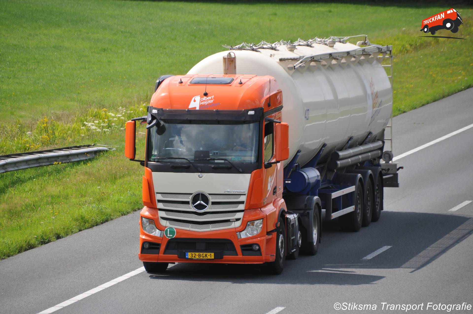 Mercedes-Benz Actros truck