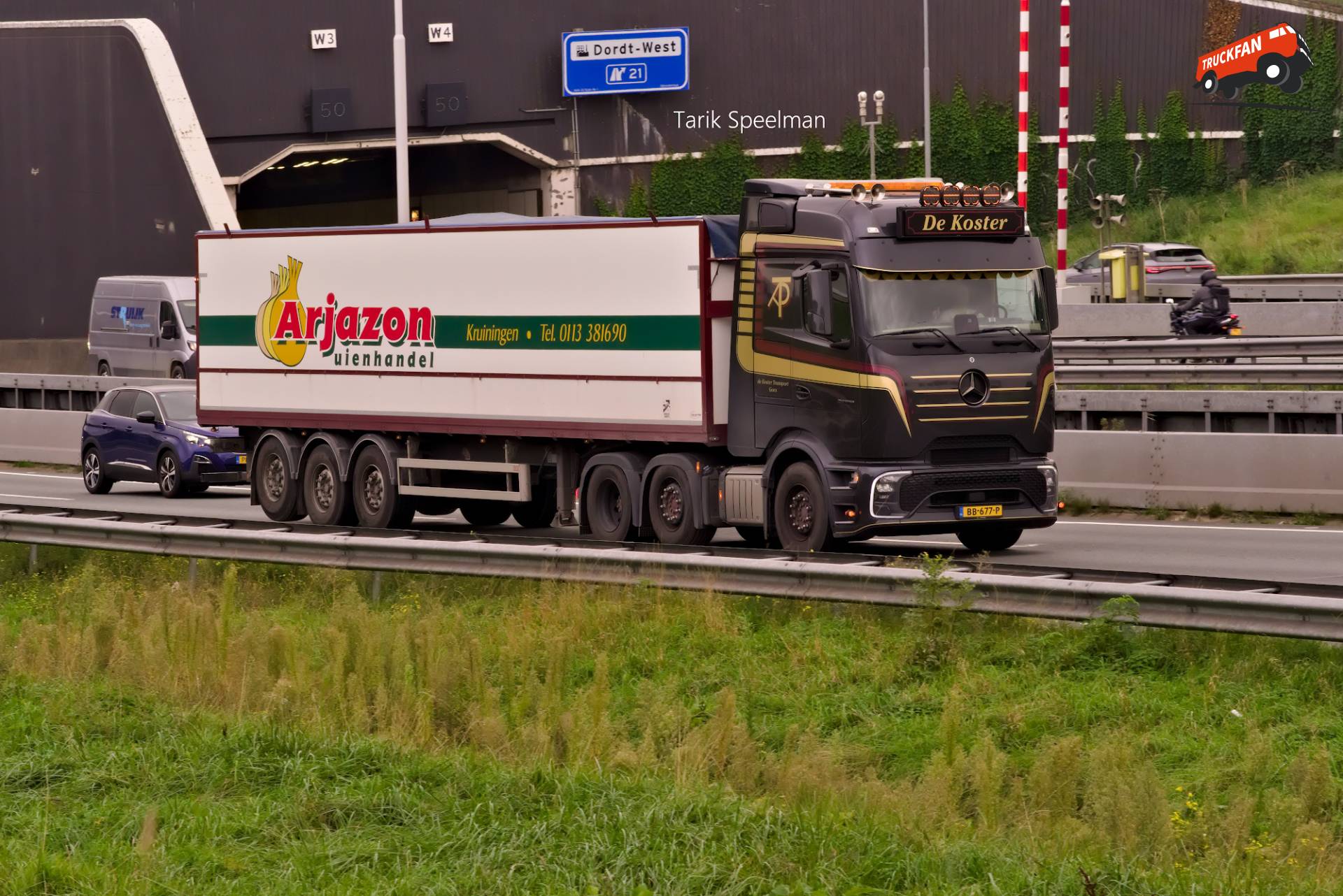 Mercedes-Benz Actros L ProCabin met kenteken BB-677-P