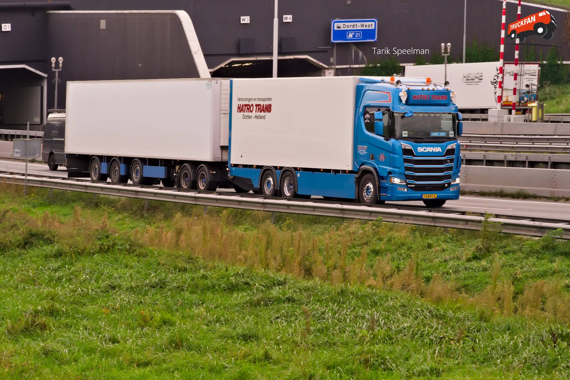 Scania R530 vrachtwagen van Hatro op A16