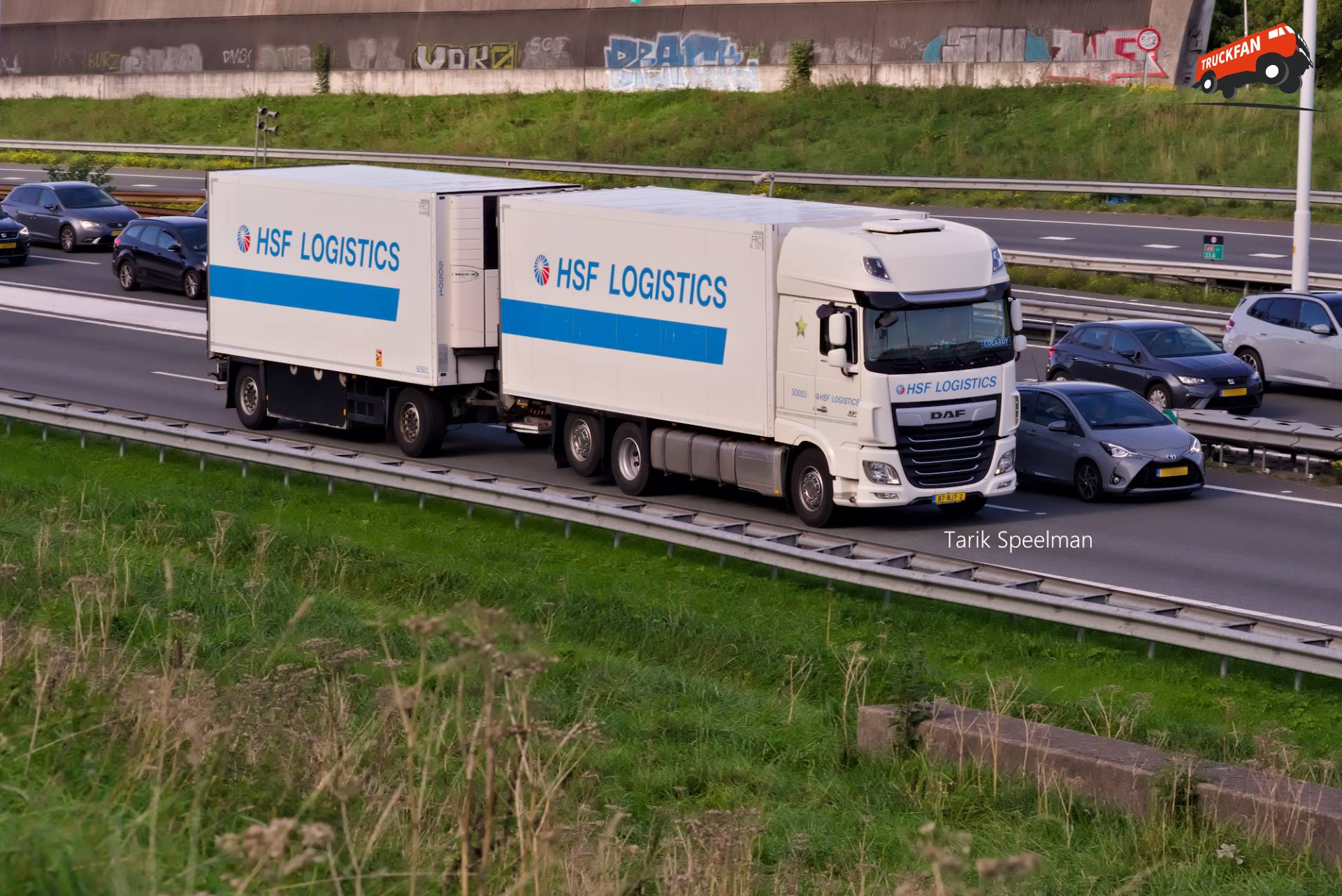 30010, DAF XF Euro 6 vrachtwagen met kenteken 87-BJT-2