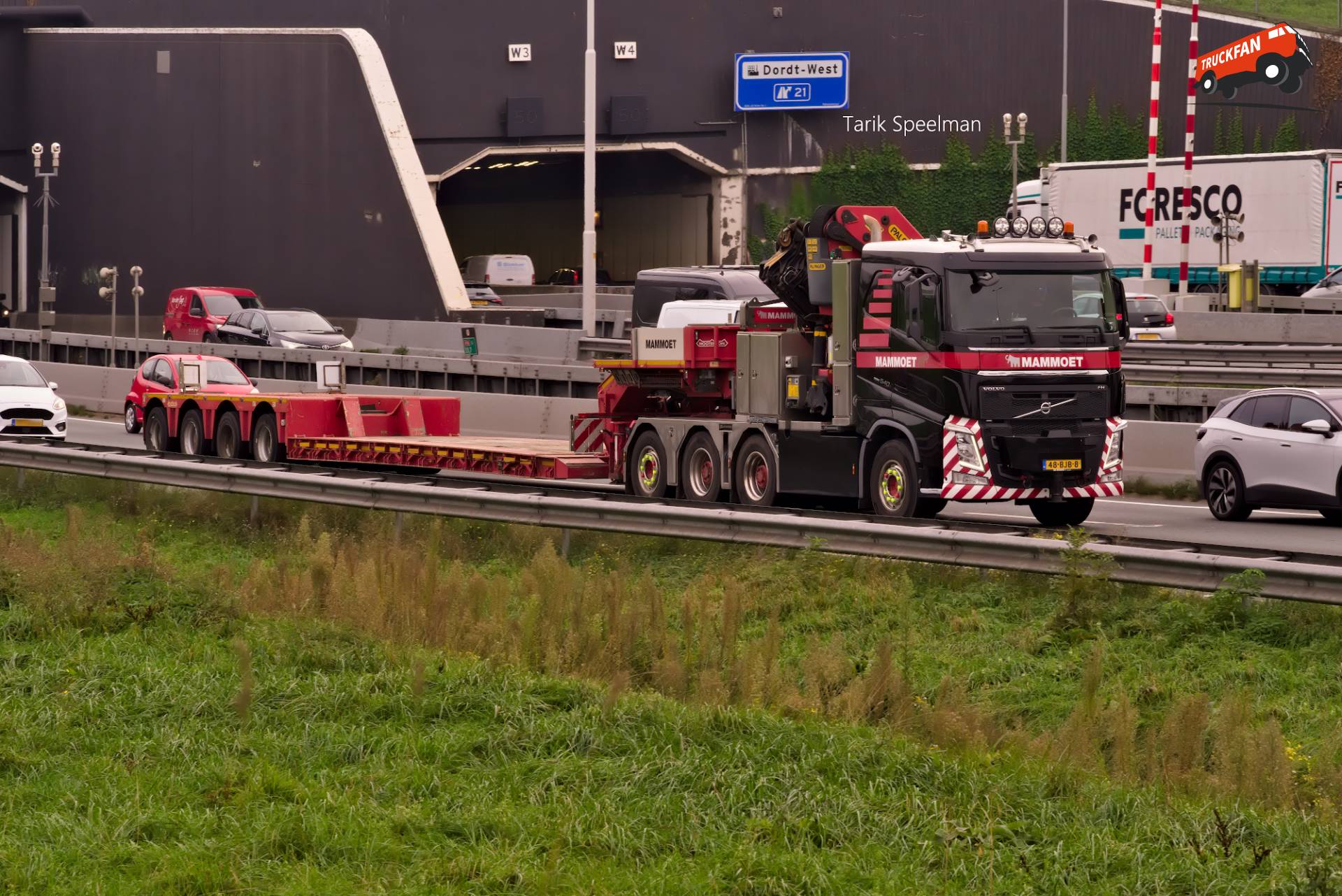 Volvo FH 4th Gen zwaartransport op A16