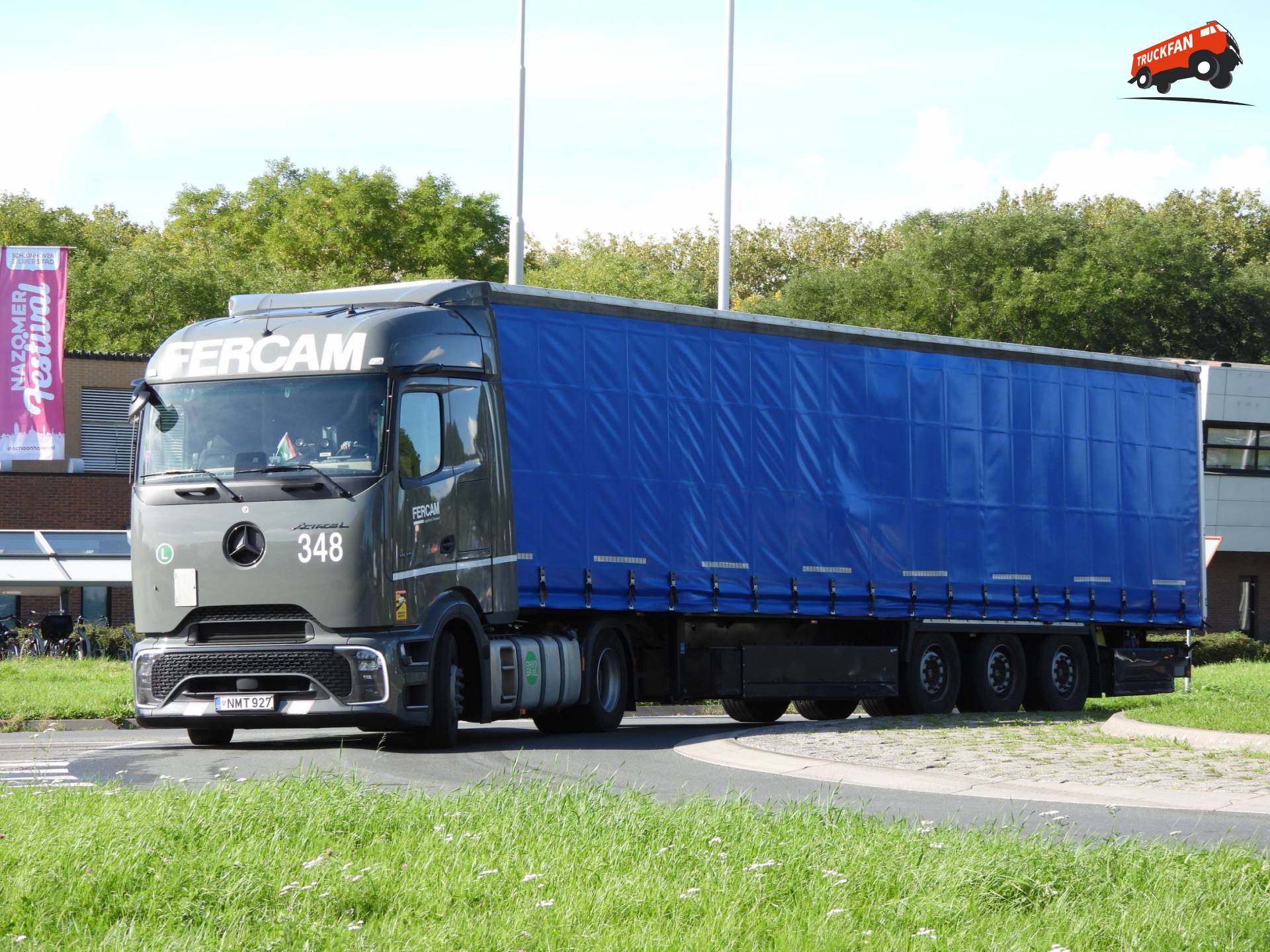 Mercedes-Benz Actros L 1945 4x2 op HVO (Hydrotreated Vegetable Oil).