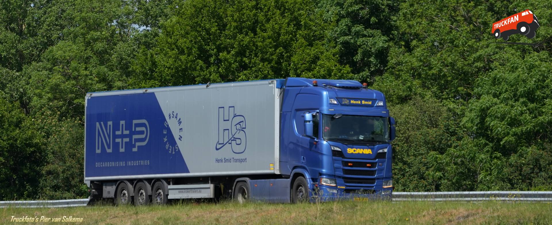 Scania R450 vrachtwagen bij A7 Sneek