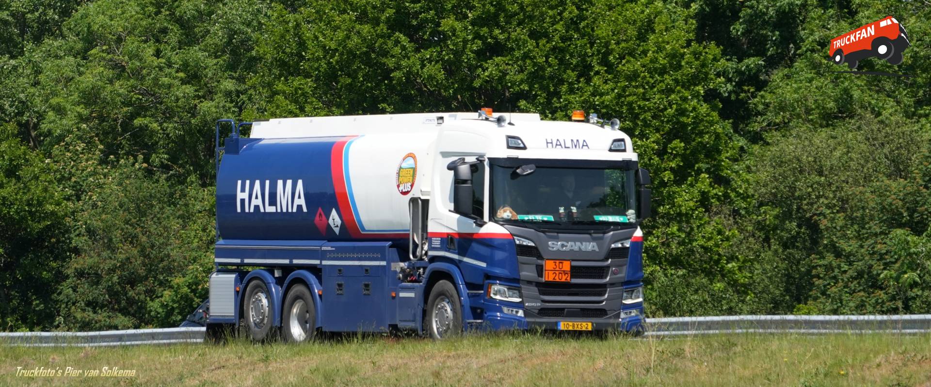 Scania P420 vrachtwagen op A7 Sneek