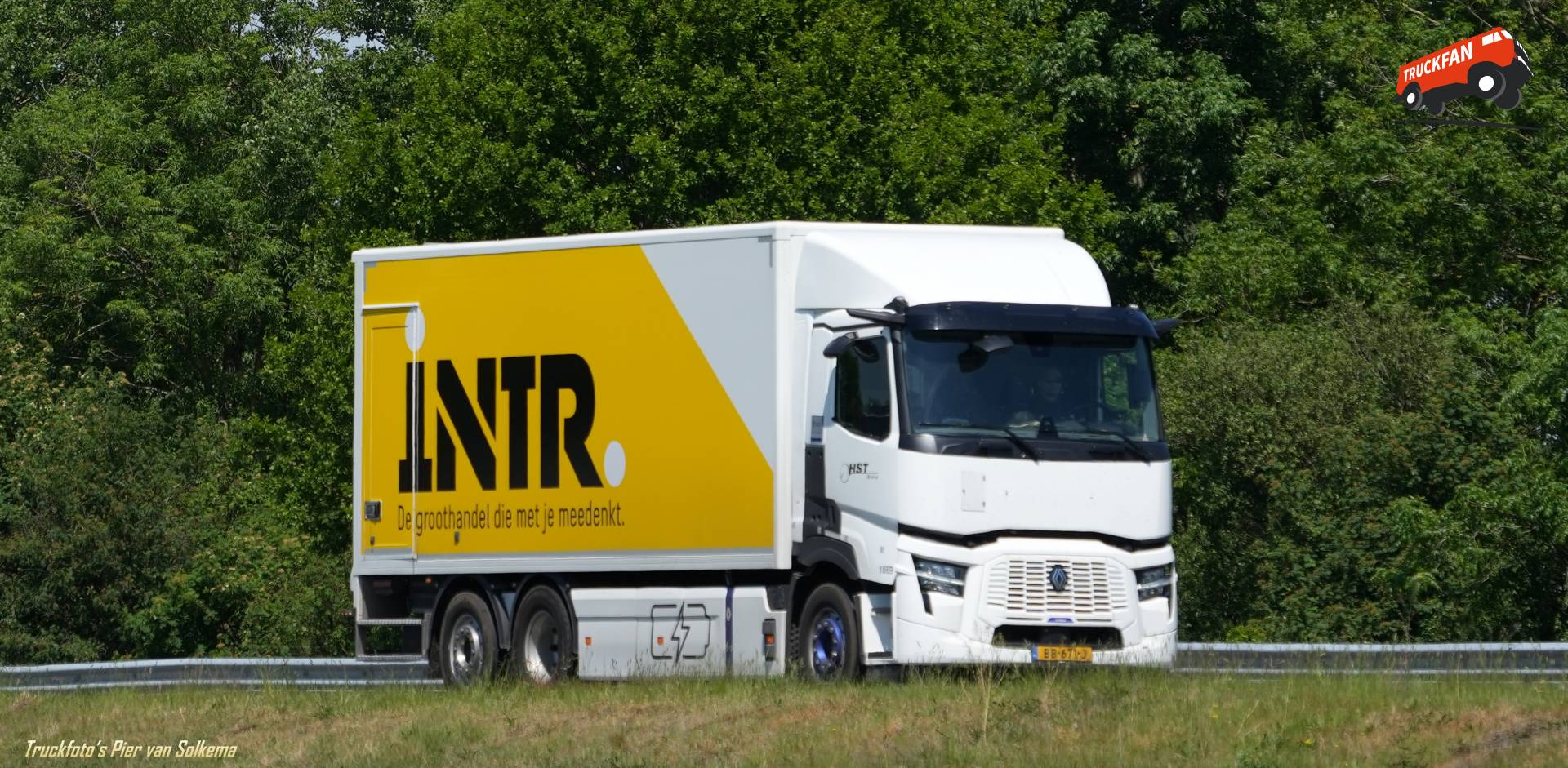 Renault Electric Bedrijf op locatie A7 Sneek