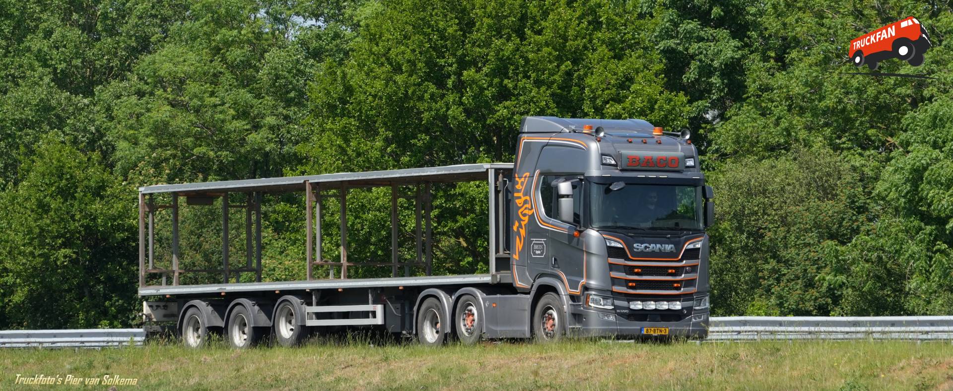Scania R590 vrachtwagen van bedrijf BACO