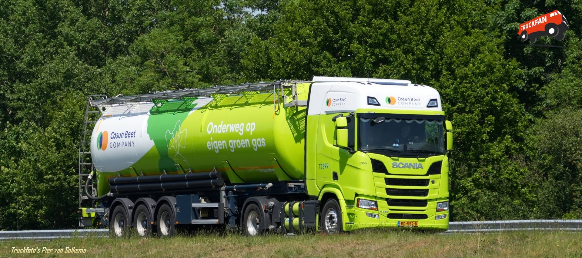 Scania R420 truck van Cosun Beet op A7 Sneek