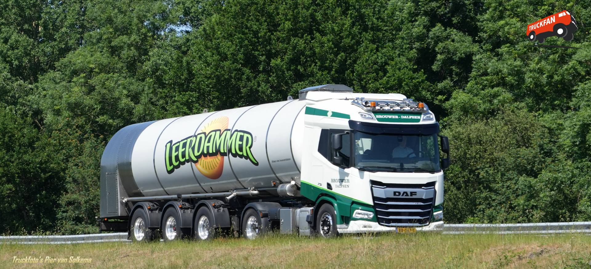 DAF XD vrachtwagen op A7 bij Sneek