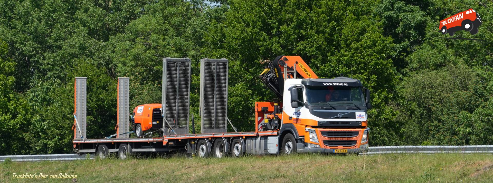 Volvo FM vrachtwagen bij A7 Sneek