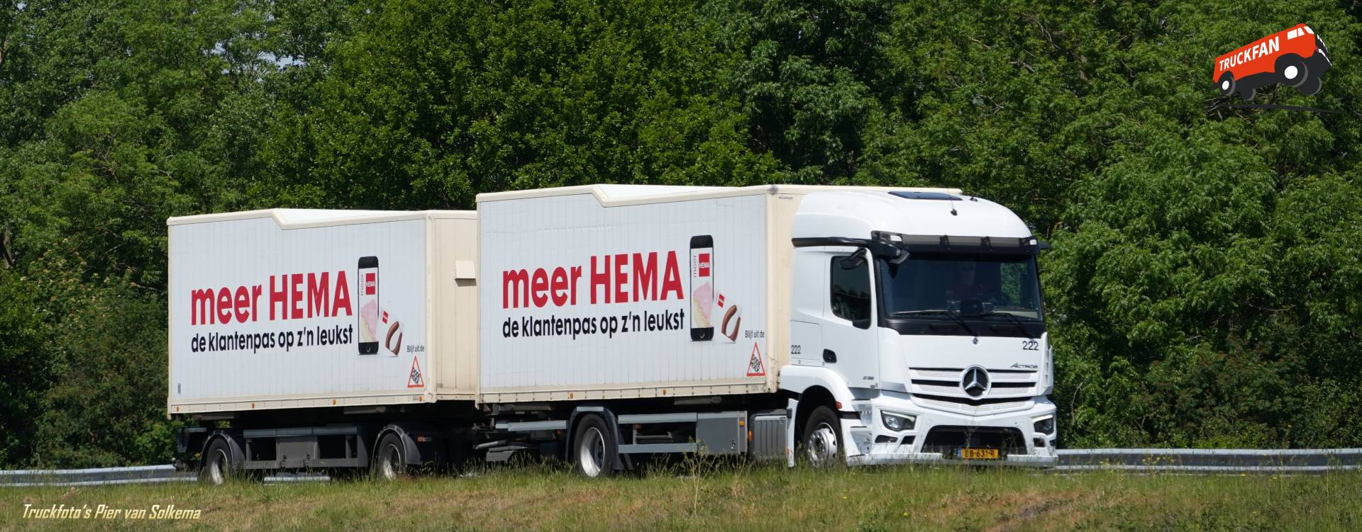 Mercedes Benz Actros vrachtwagen op A7 bij Sneek