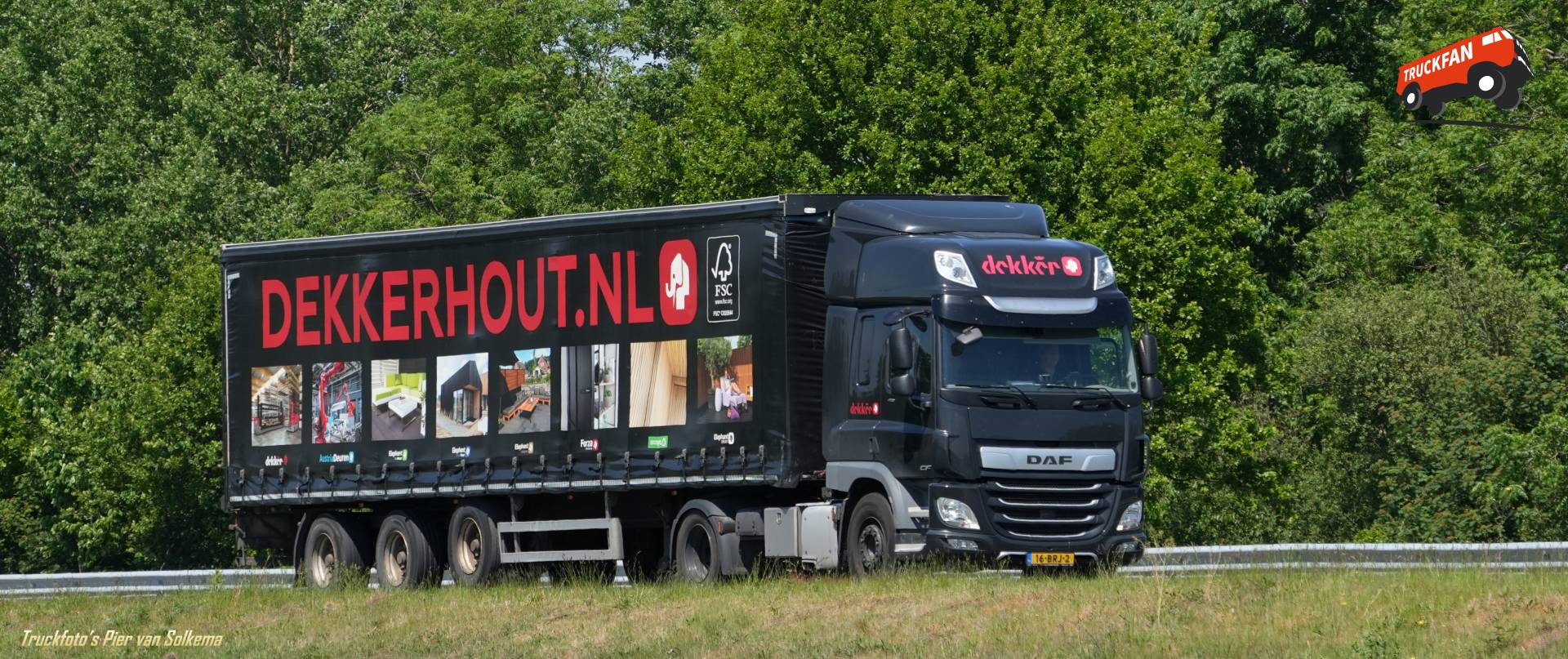 DAF CF truck bij A7 Sneek