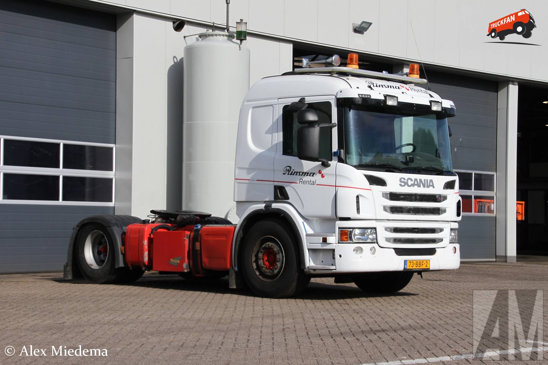 Scania P420 vrachtwagen van Rinsma Rental
