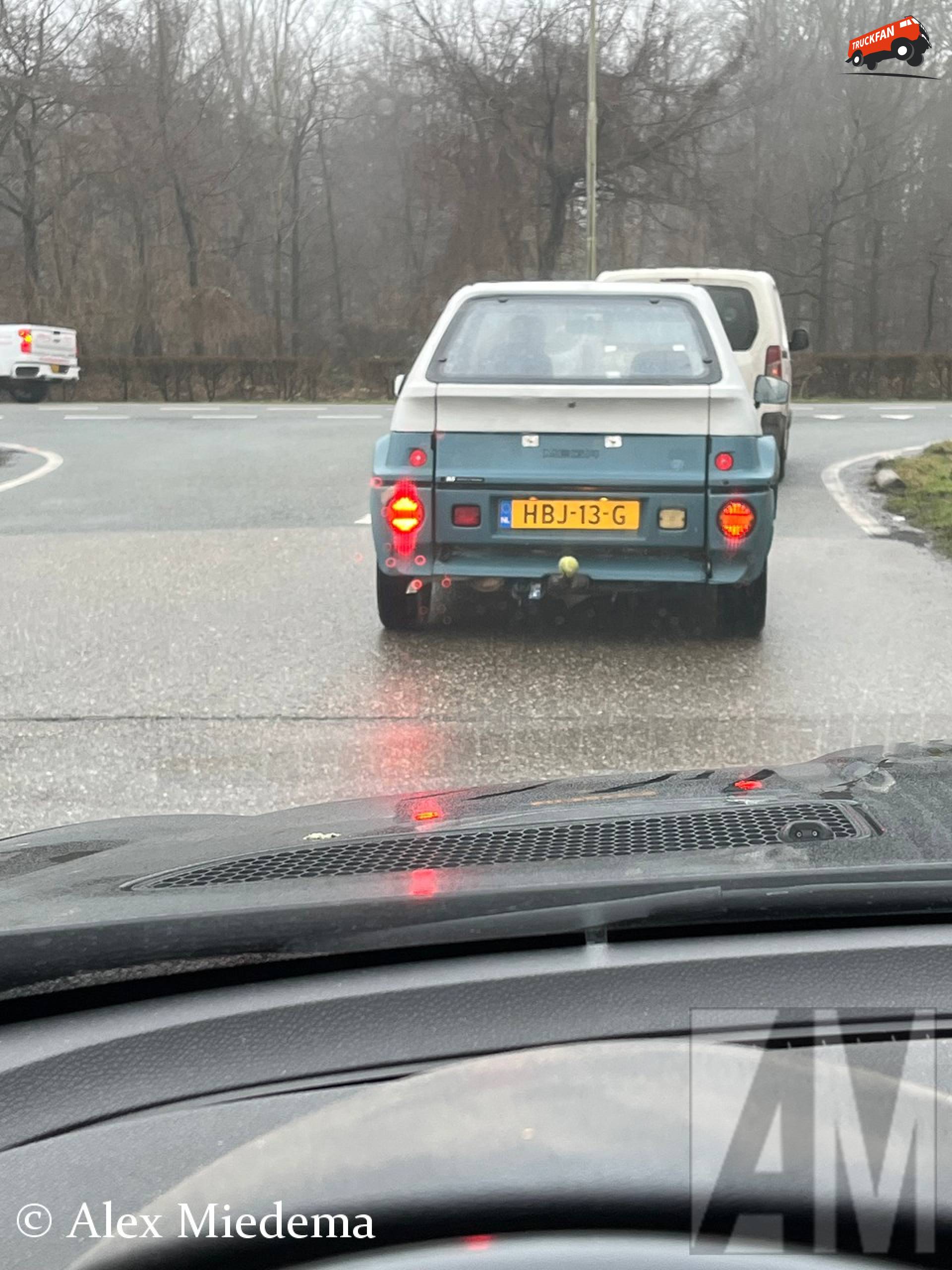 Mega Club vanuit Mercedes-Benz SLK gefotografeerd