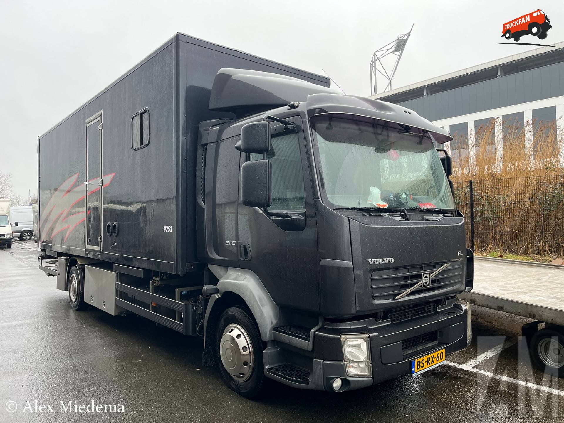 Volvo FL 1st gen op deelnemersparking Racing Expo Leeuwarden