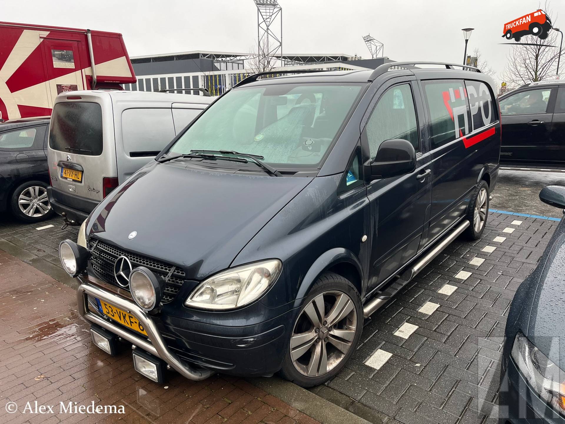 Mercedes-Benz Vito op deelnemersparking Racing Expo Leeuwarden