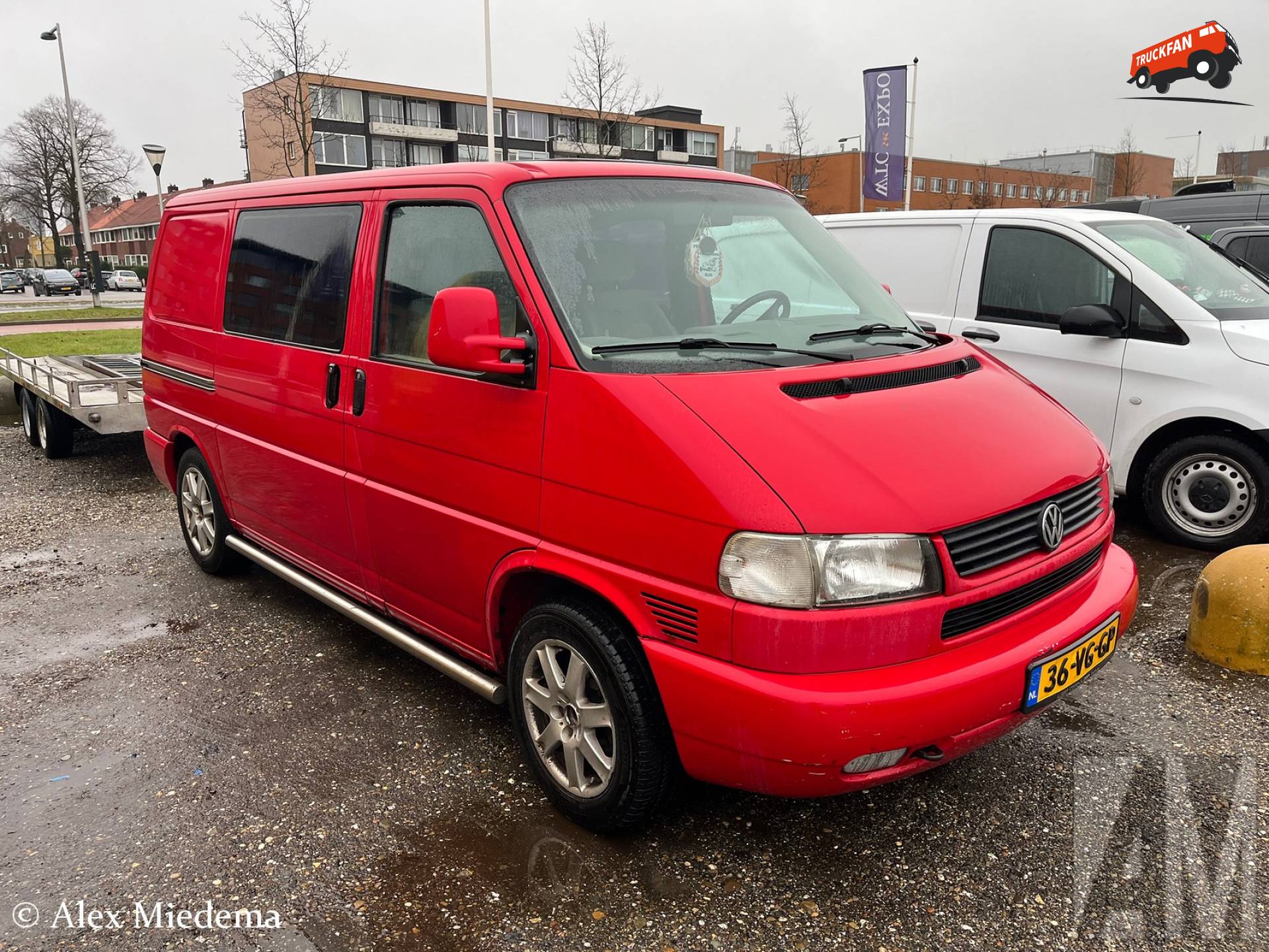 Volkswagen Transporter T4 op deelnemersparking Racing Expo Leeuwarden