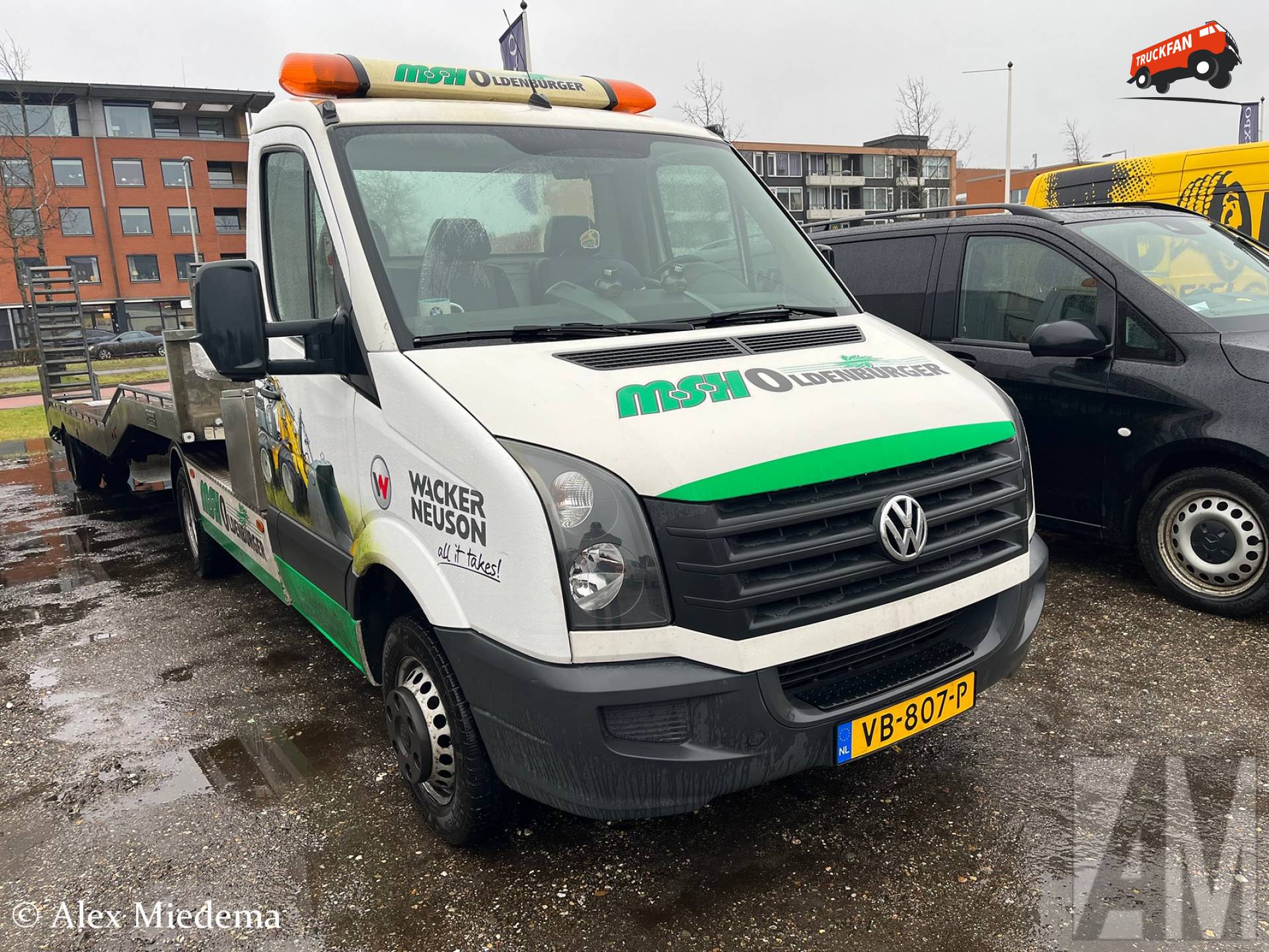 Volkswagen Crafter met Veldhuizen oplegger op Racing Expo Leeuwarden