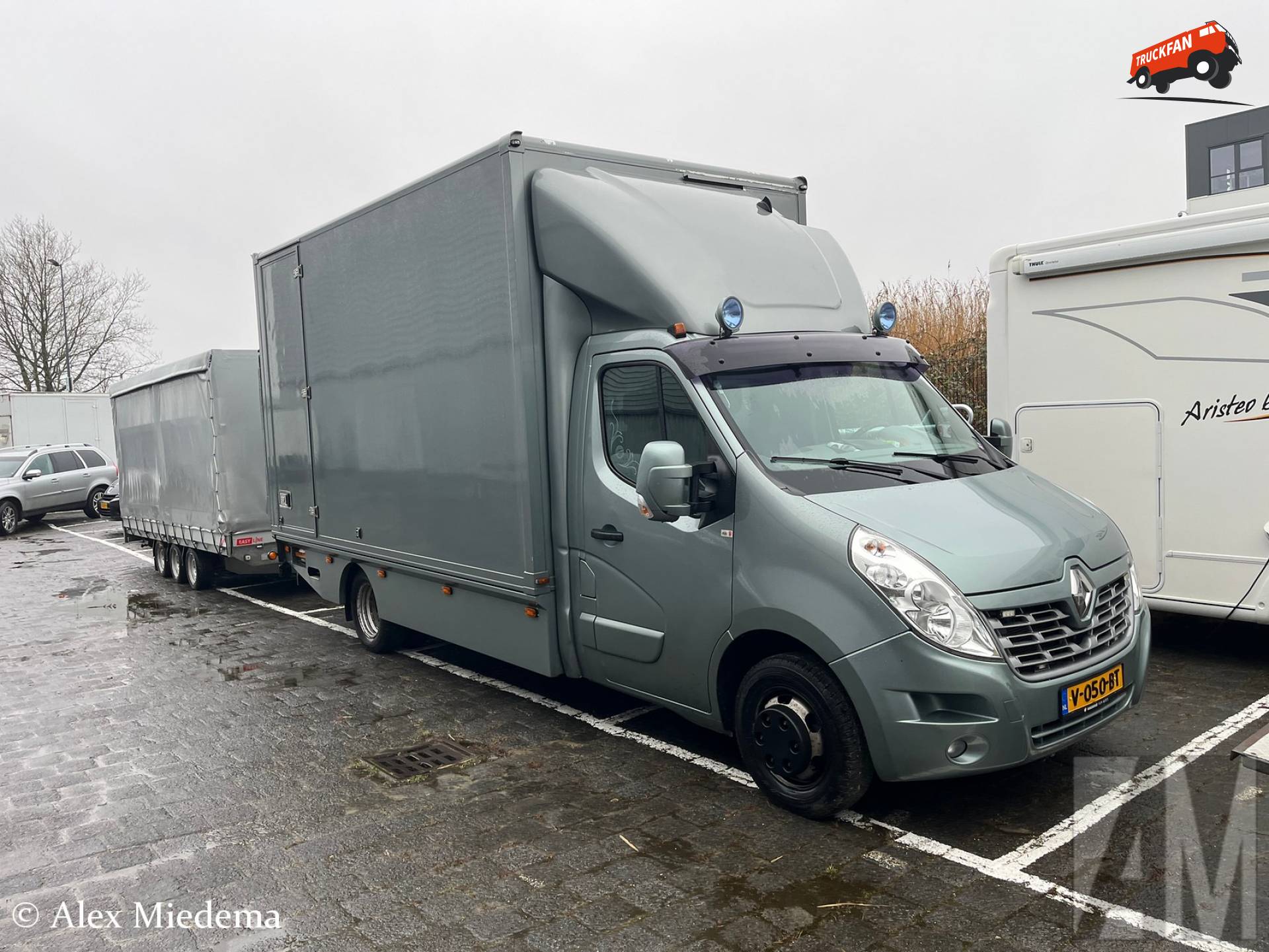 Renault Master 2016 op deelnemersparking Racing Expo Leeuwarden