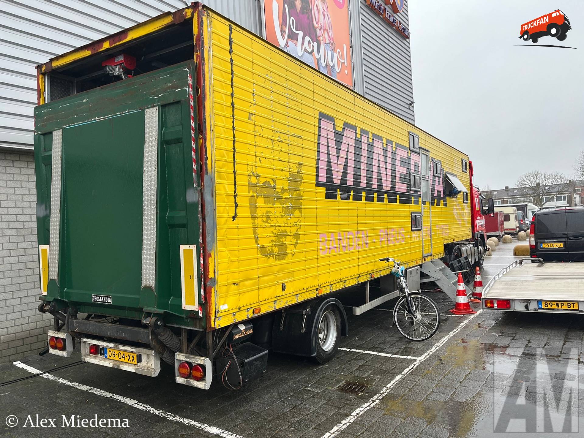 Latre D20/93 oplegger met Dhollandia laadklep