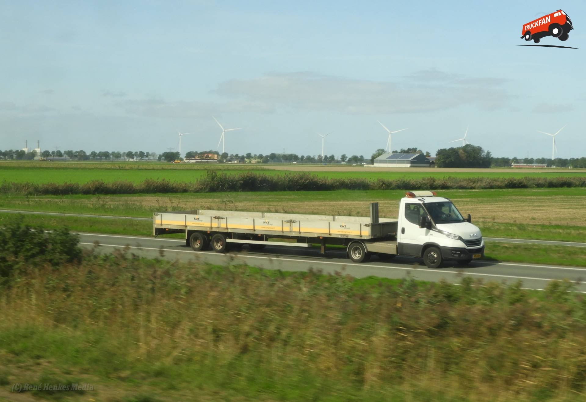 Iveco Daily van KWT Group op N307 Lelystad-Kampen