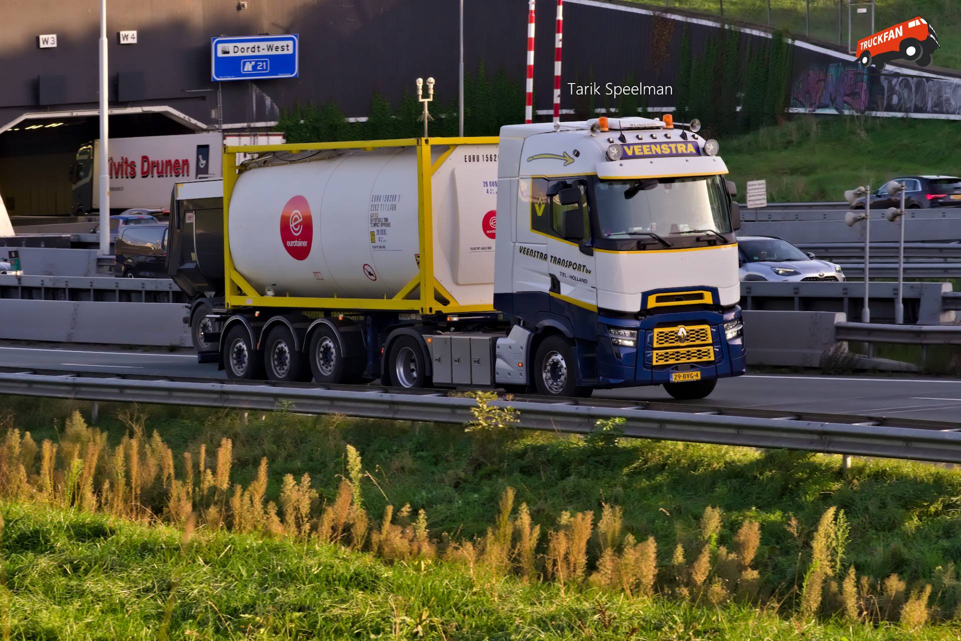 Renault T-Serie Evolution tanktainer vrachtwagen