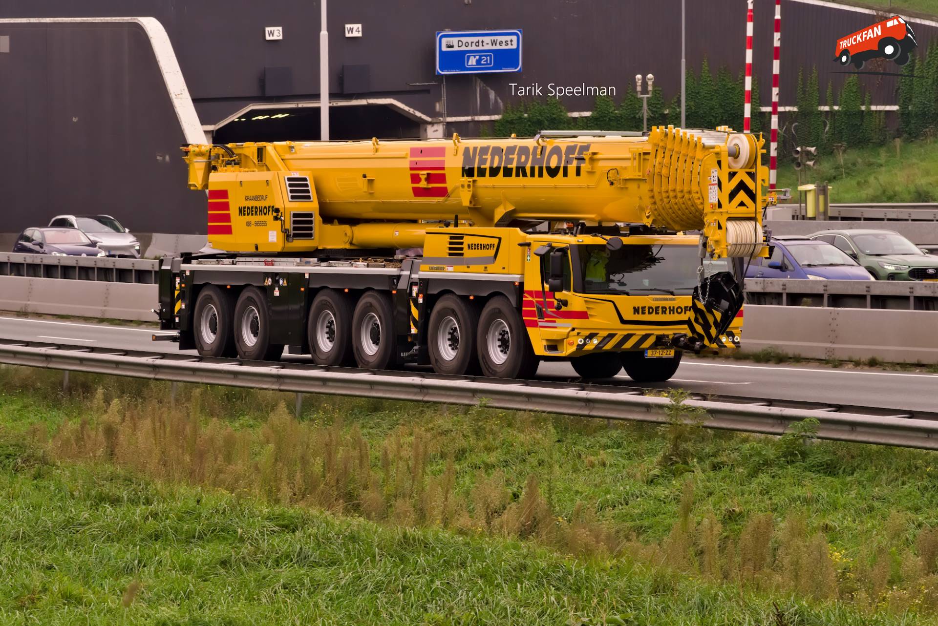 Hijskraan Liebherr LTM 1300-6.4 met kenteken 37-12-ZZ