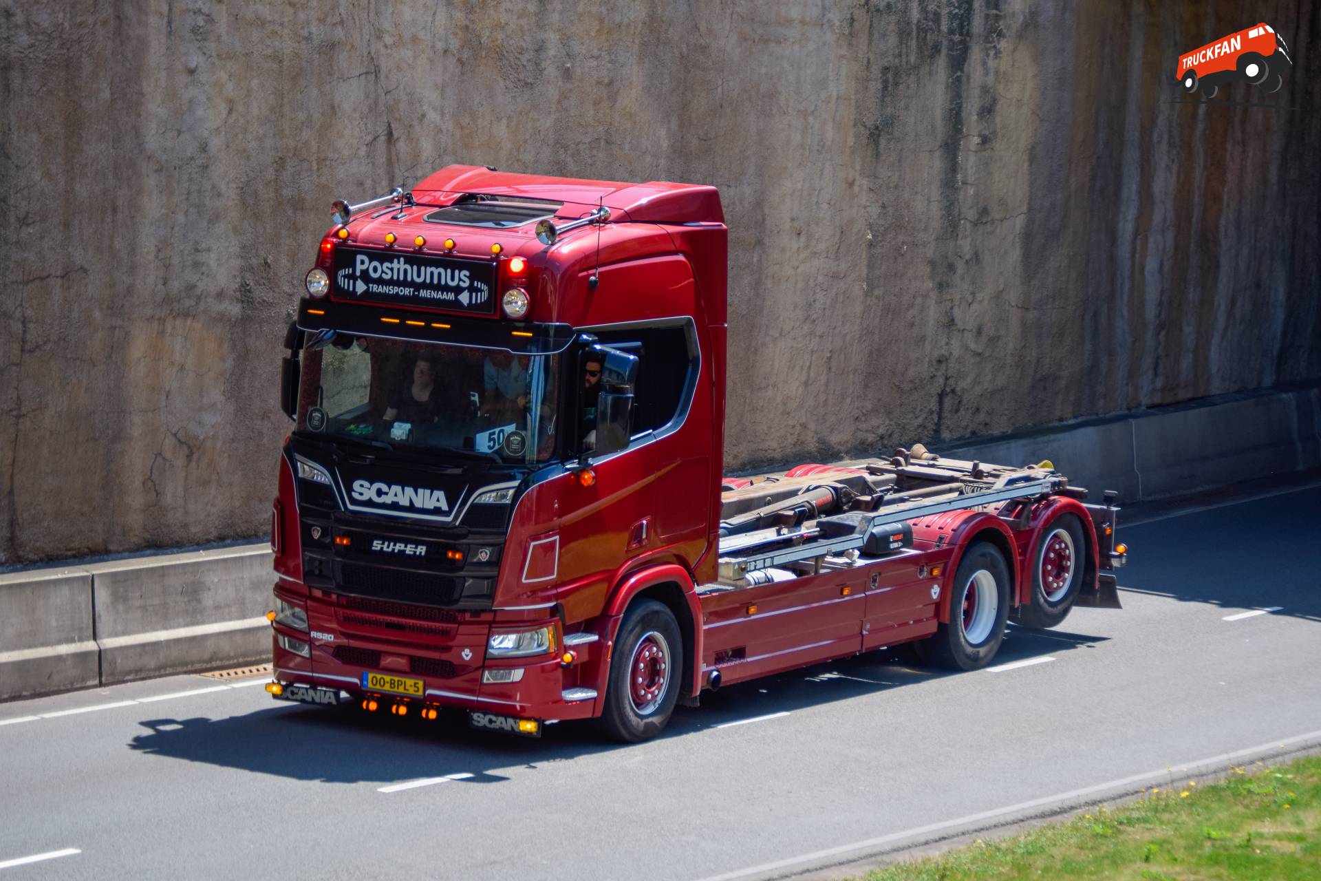 Scania R520NG Posthumus Menaam